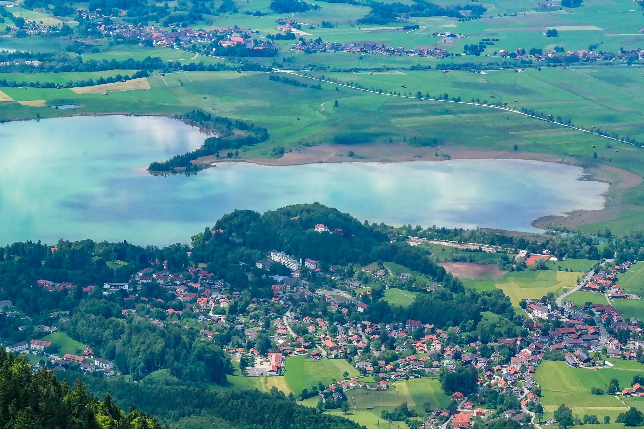 Photo showing: Kochel mit Kochelsee vom Rabenkopf aus.