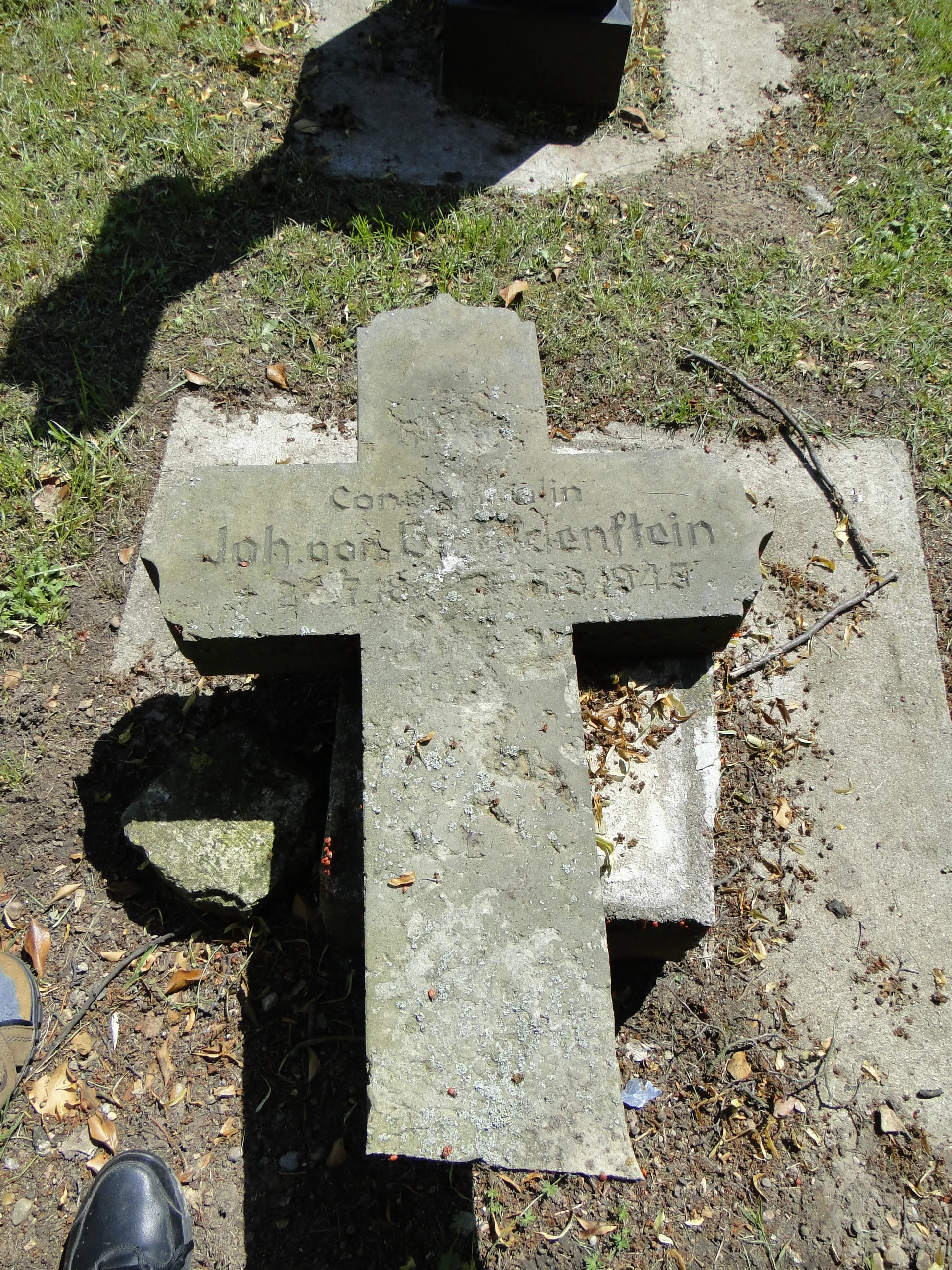 Photo showing: Gravestone of Johanna von Brandenstein on the cemetery of Monastery in Dobbertin, district Parchim, Mecklenburg-Vorpommern, Germany