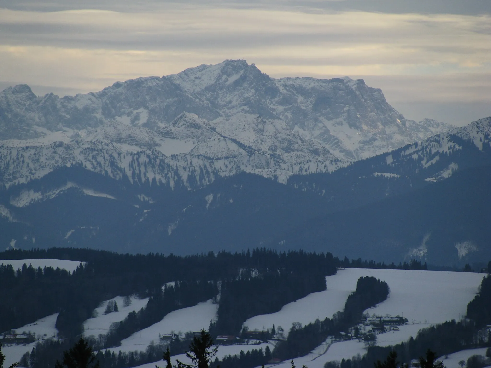 Photo showing: View from Hohenpeissenberg to the Zugspitze