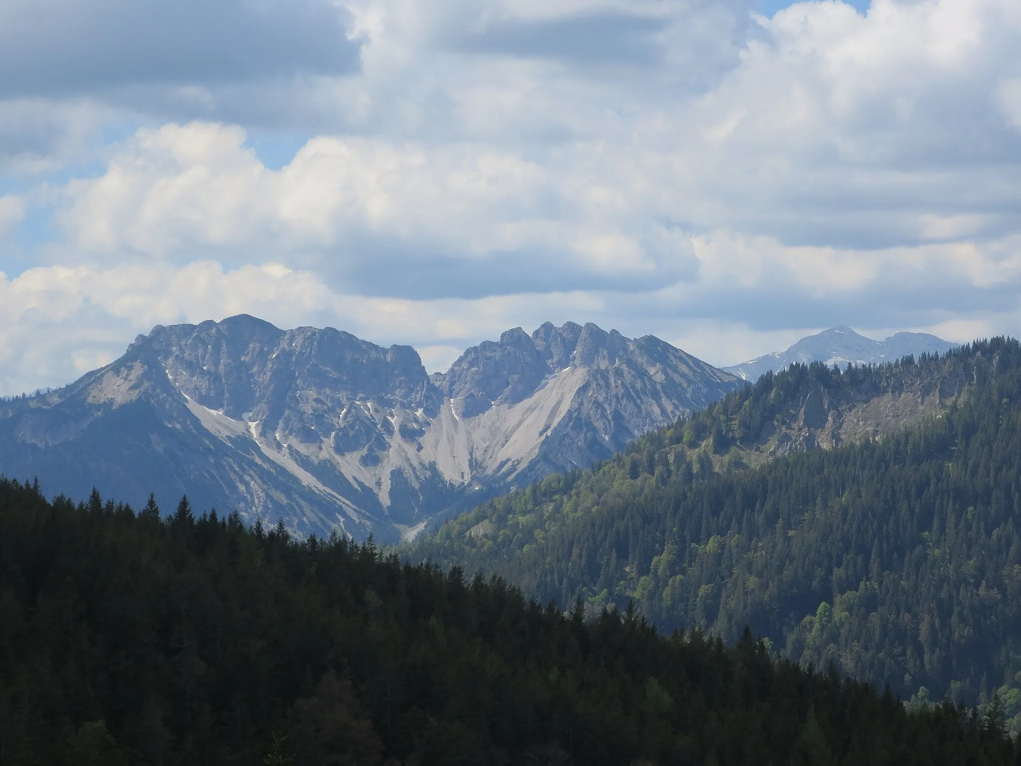 Photo showing: Blick vom Wanderweg zur Schönfeldhütte in die Berge.