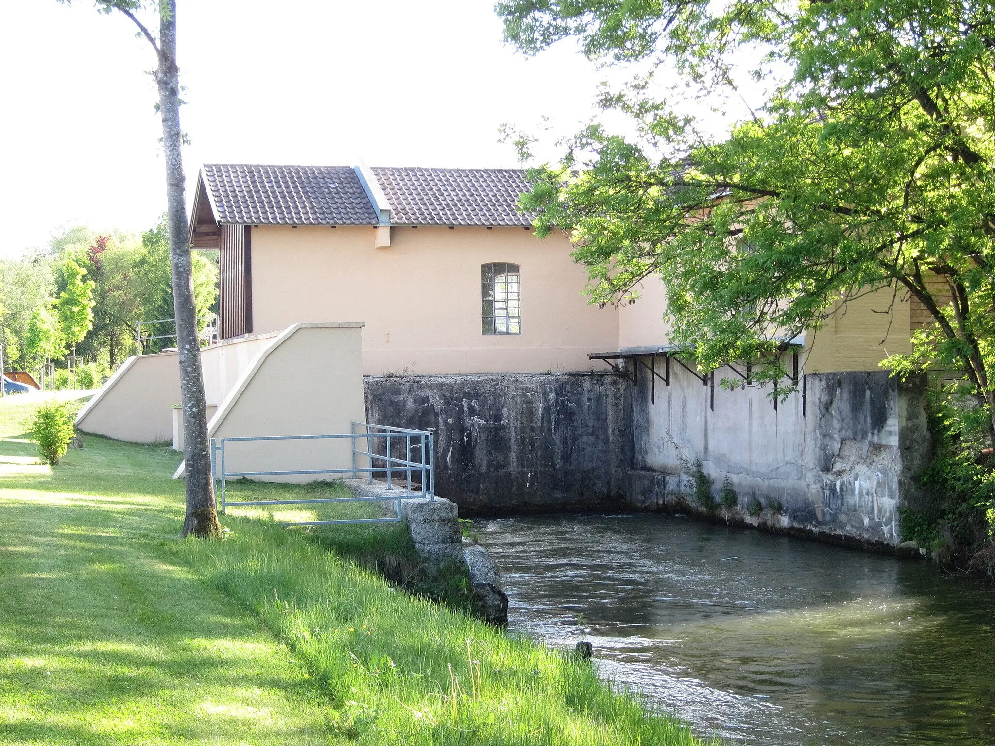 Photo showing: Wasserkraftwerk (Unterwasser) in Eurasburg (Kreis Bad-Tölz Wolfratshausen)