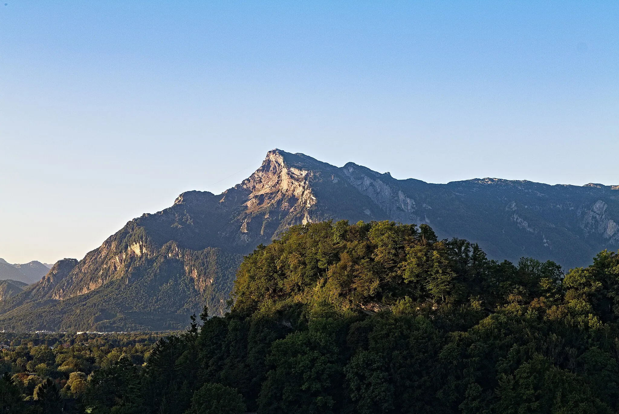 Photo showing: Geiereck and Rainberg seen from the Mönchsberg in Salzburg.