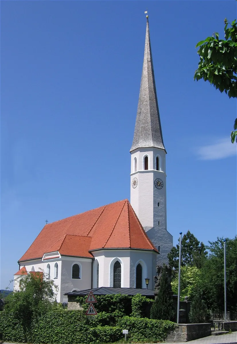 Photo showing: Ostermünchen, view of Parish Church of Saint Stephan and Lawrence from south-east.