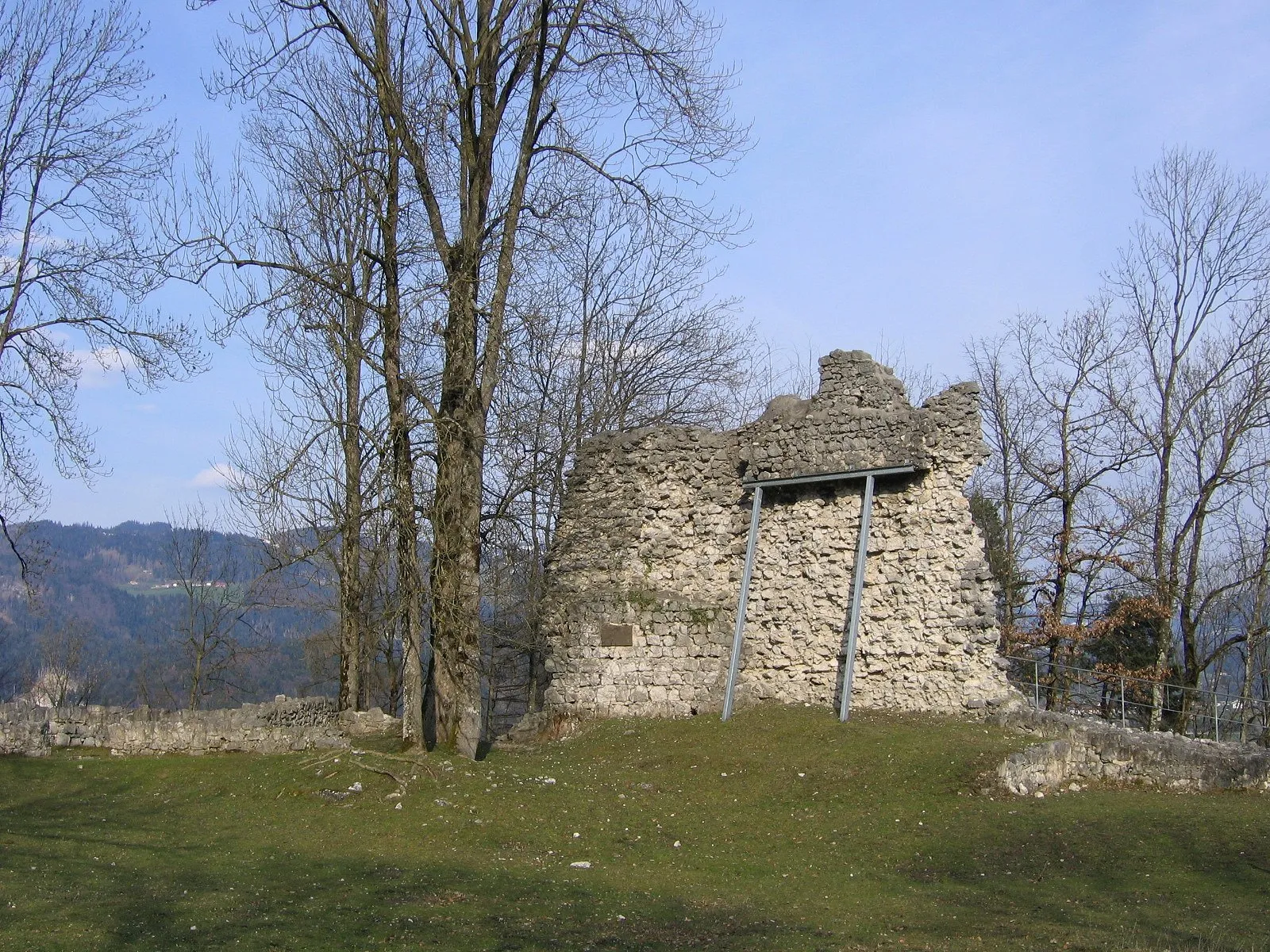 Photo showing: Burgruine Auerburg; geringe Reste der mittelalterlichen, 1745 zerstörten Burg