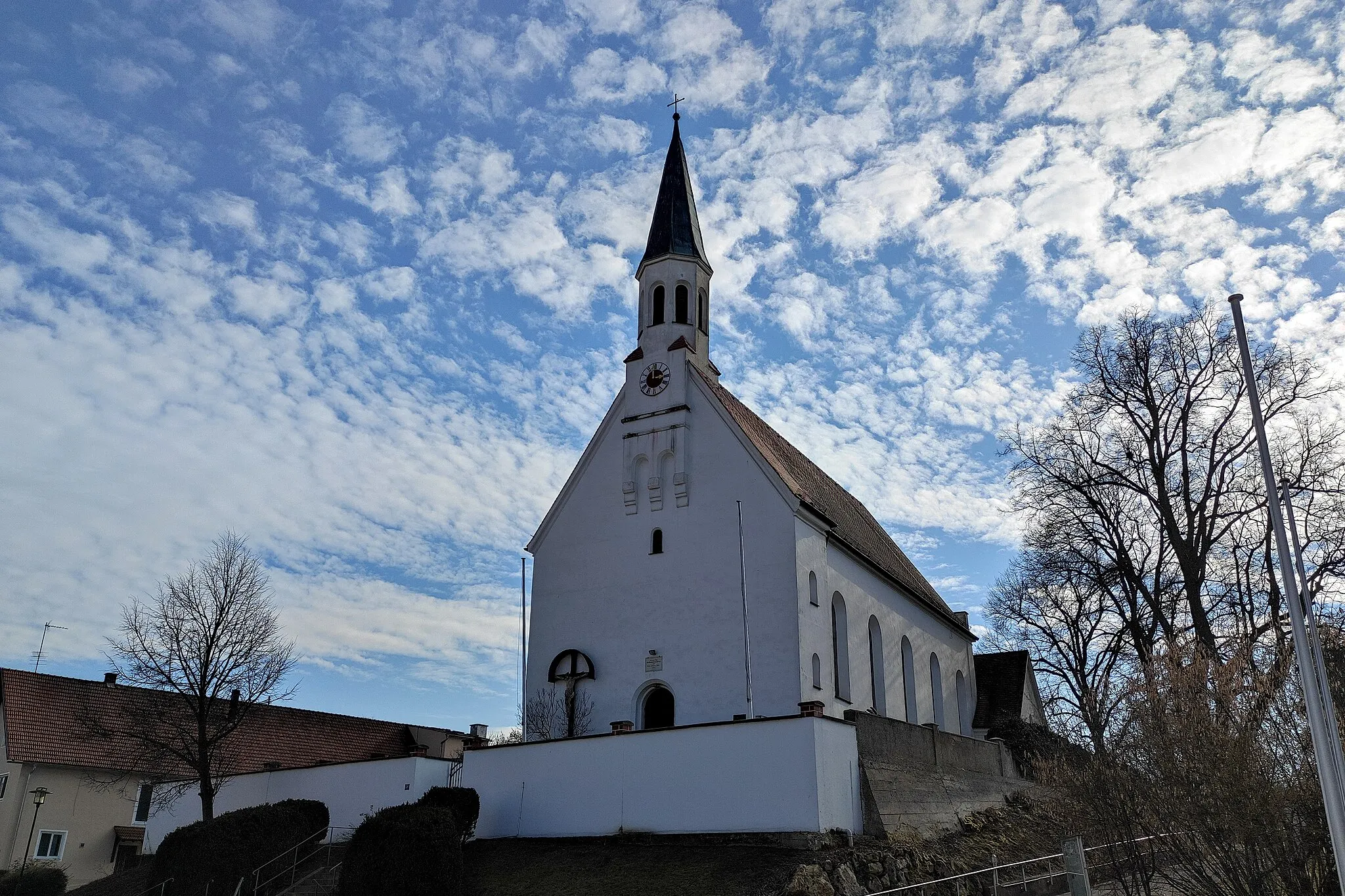 Photo showing: Die Dorfkirche St. Georg wurde 1842 im neubyzantinischen Stil erbaut.