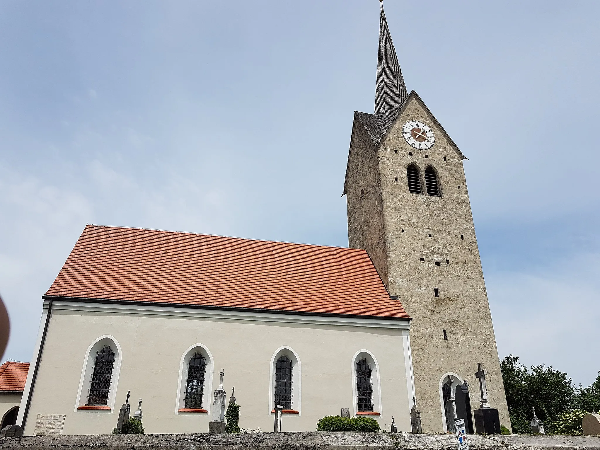 Photo showing: Peretshofen (Dietramszell), Filialkirche Mariä Geburt, erbaut im 1. Viertel des !5. Jahrhundert, erhöht vor 1500, um 1670 barockisiert.