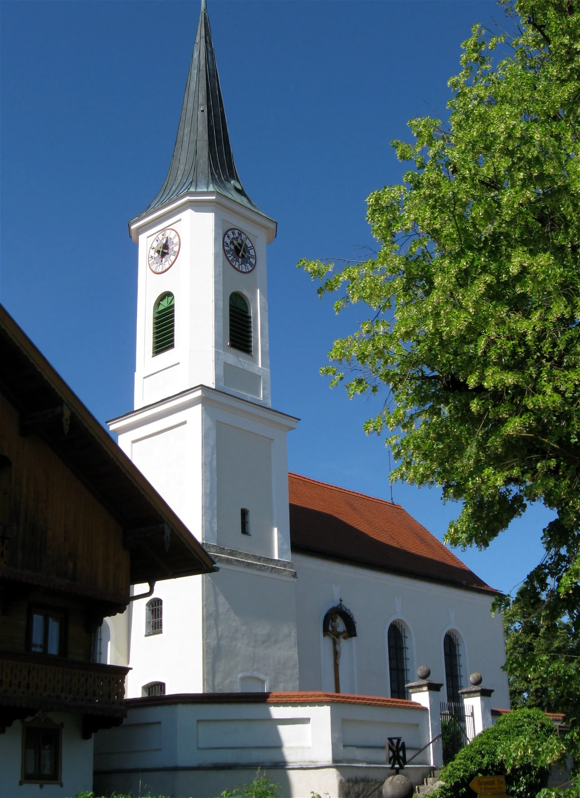 Photo showing: Endlhausen, Wolfratshauser Straße 1; Kath. Pfarrkirche St. Valentin; erbaut 1756; mit Ausstattung.
