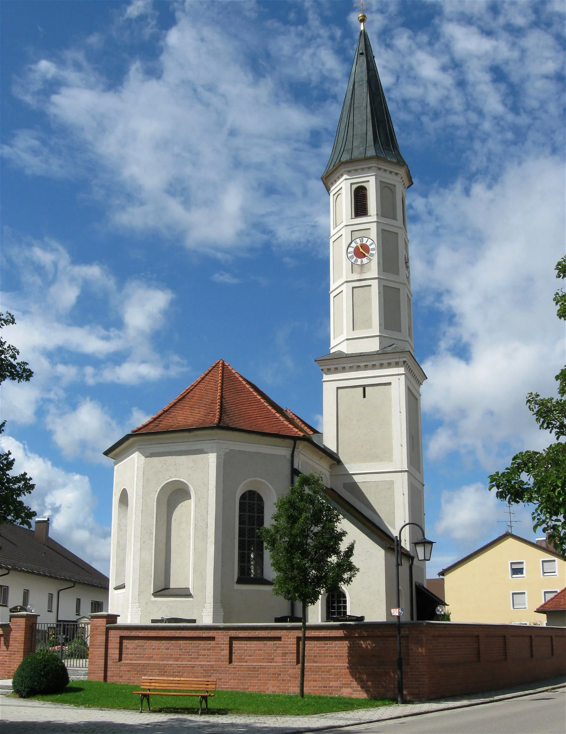 Photo showing: Katholische Kirche St. Ulrich, barocker Saalbau, nach Brand 1834 erneuert, Turm spätgotisch. D-1-84-121-1