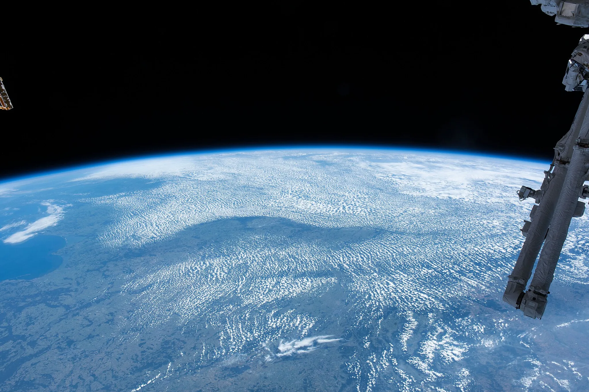 Photo showing: View of Earth taken during ISS Expedition 44.