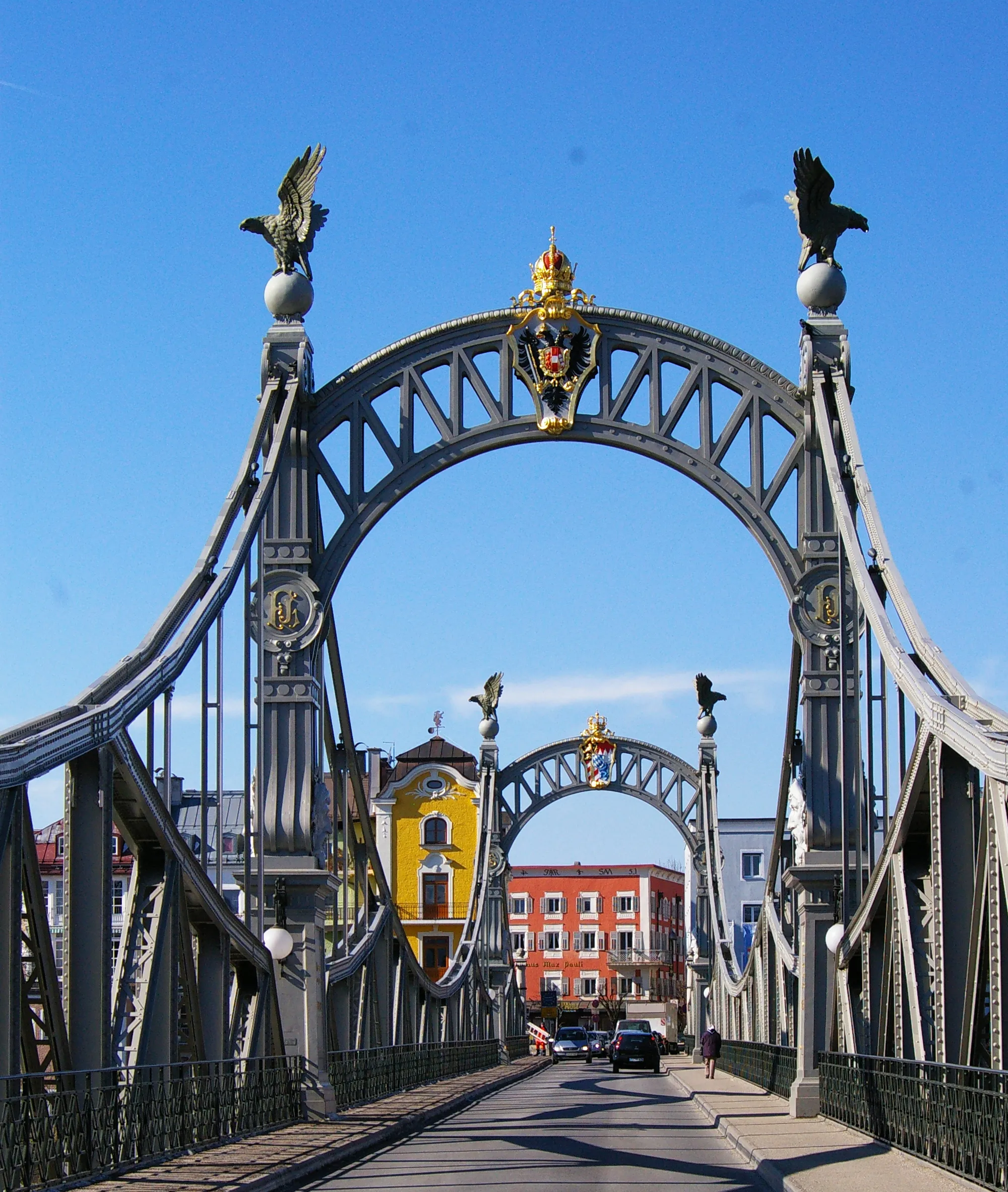 Photo showing: Bridge to Laufen (Bavaria, Germany) seen from Oberndorf (state of Salzburg, Austria)