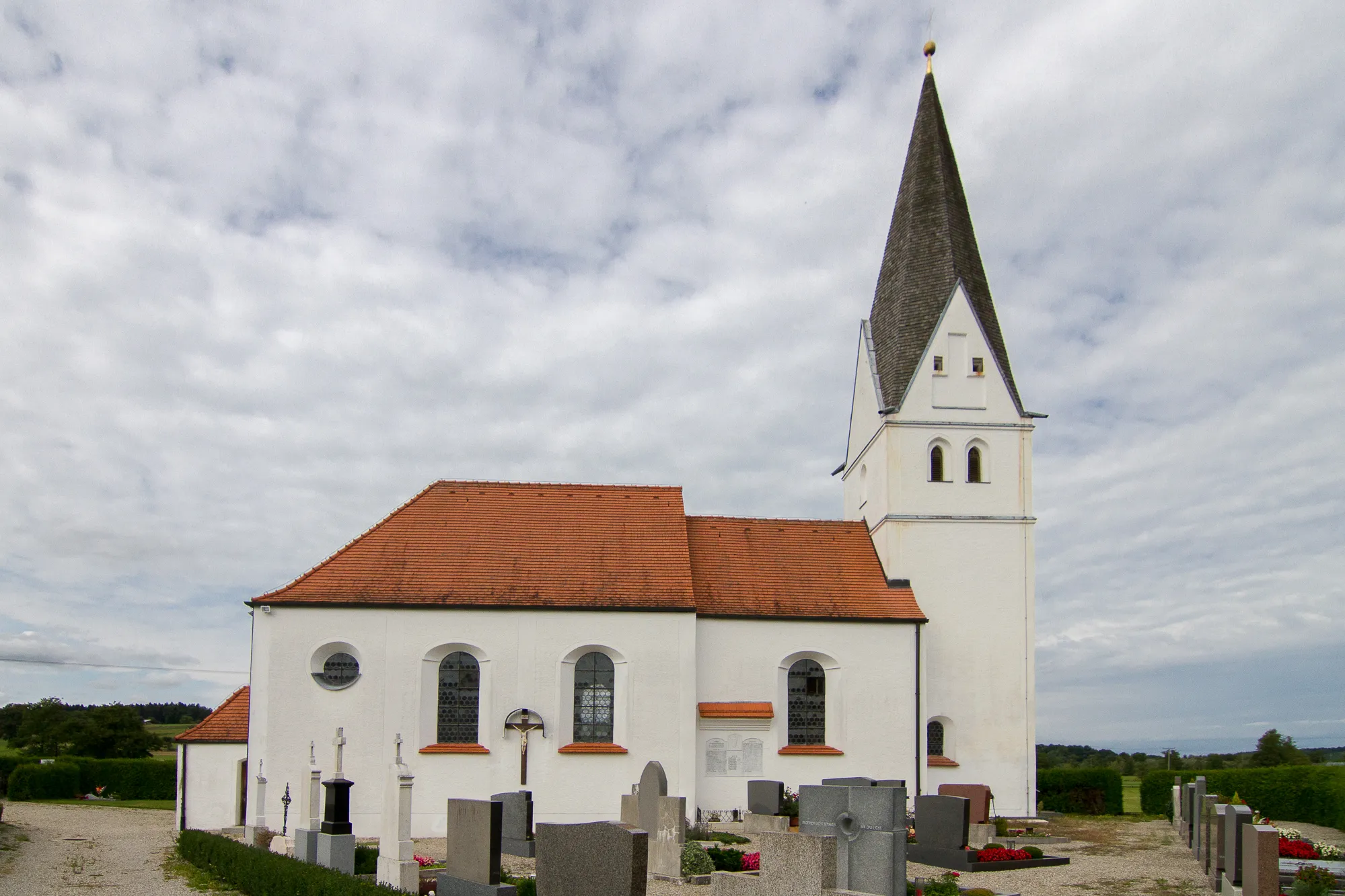 Photo showing: Kath. Filialkirche St. Nikolaus Kern romanisch, 1777 und 1878 umgebaut; mit Ausstattung.
