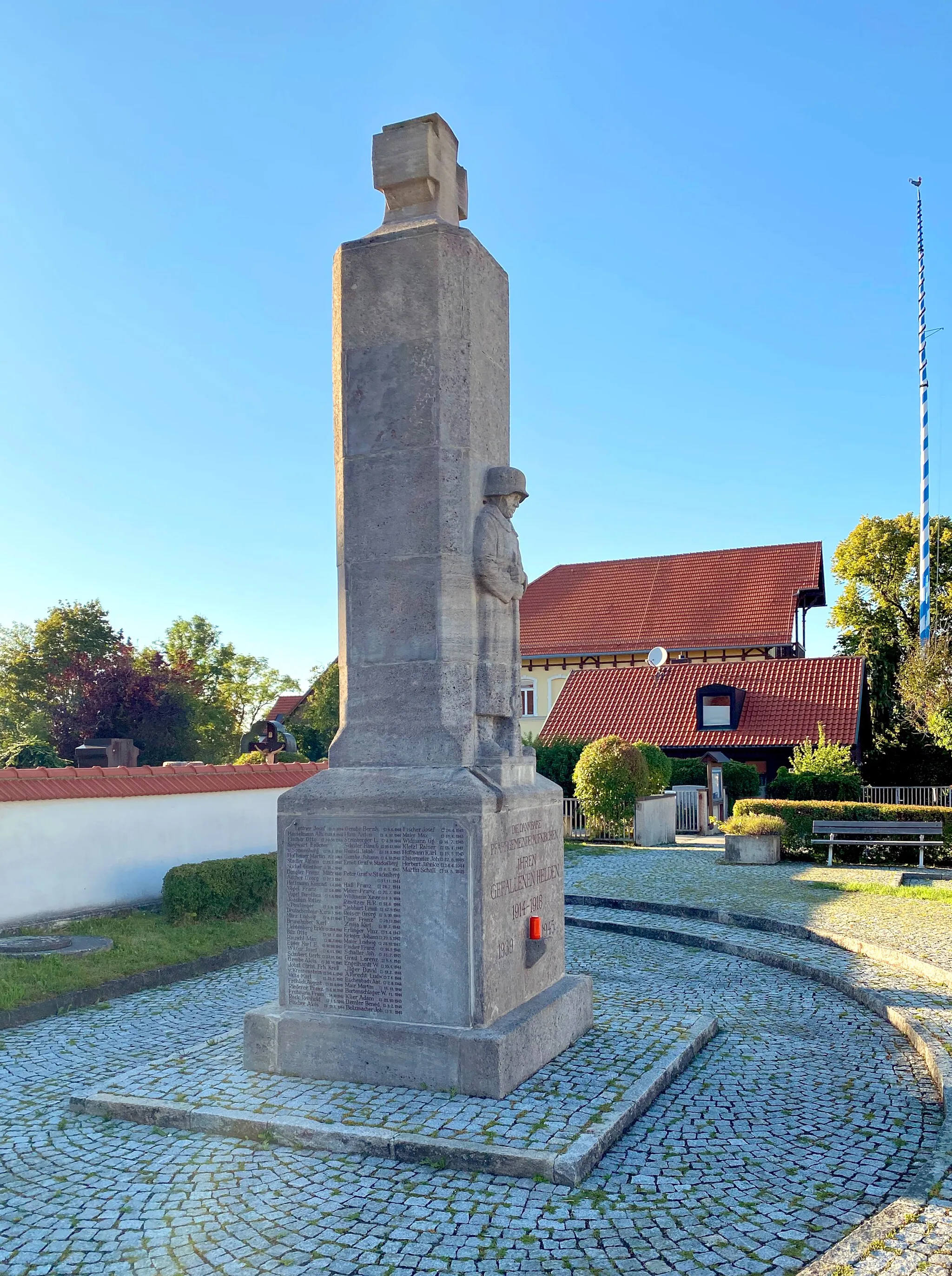 Photo showing: Weltkriegsdenkmal in Aufkirchen, Gemeinde Berg, Landkreis Starnberg