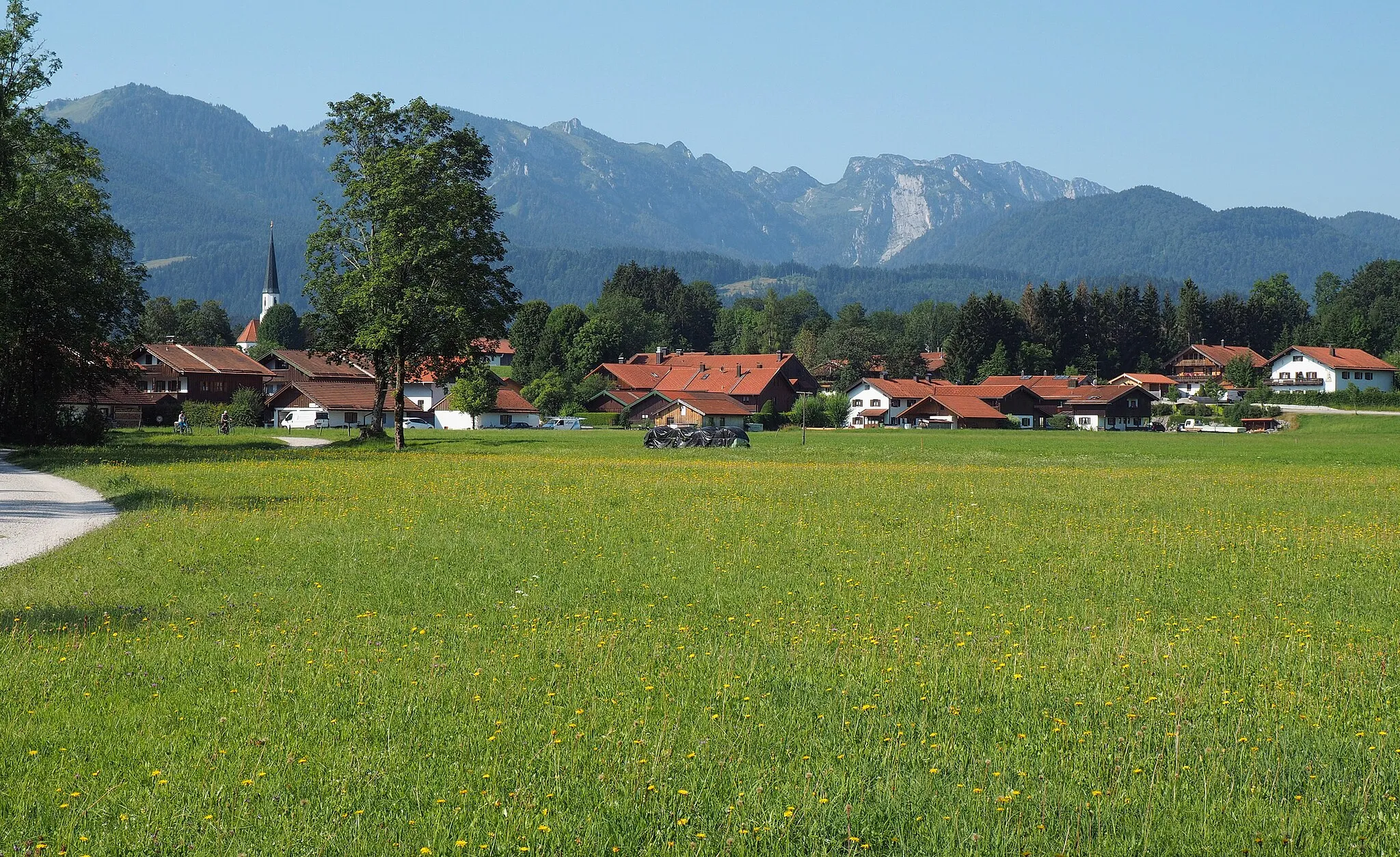 Photo showing: Wackersberg-Arzbach, view of Karwendel in the backgroud.