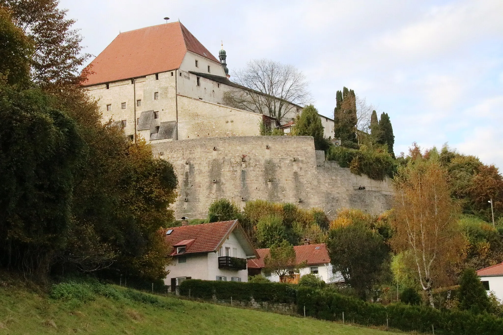 Photo showing: Burg Tittmoning