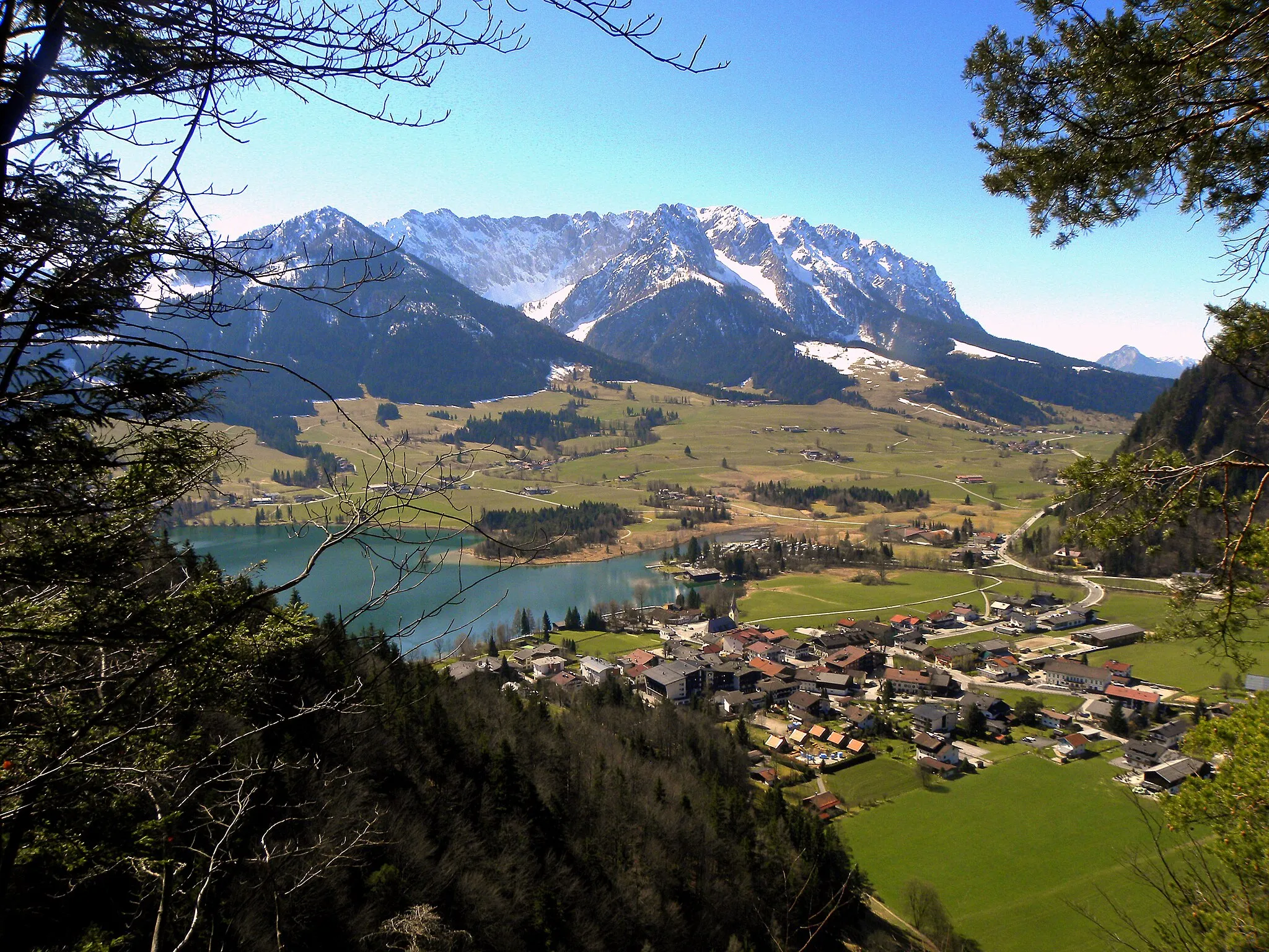 Photo showing: Walchsee ist ein kleiner Ort am Zahmen Kaisergebirge in Tirol