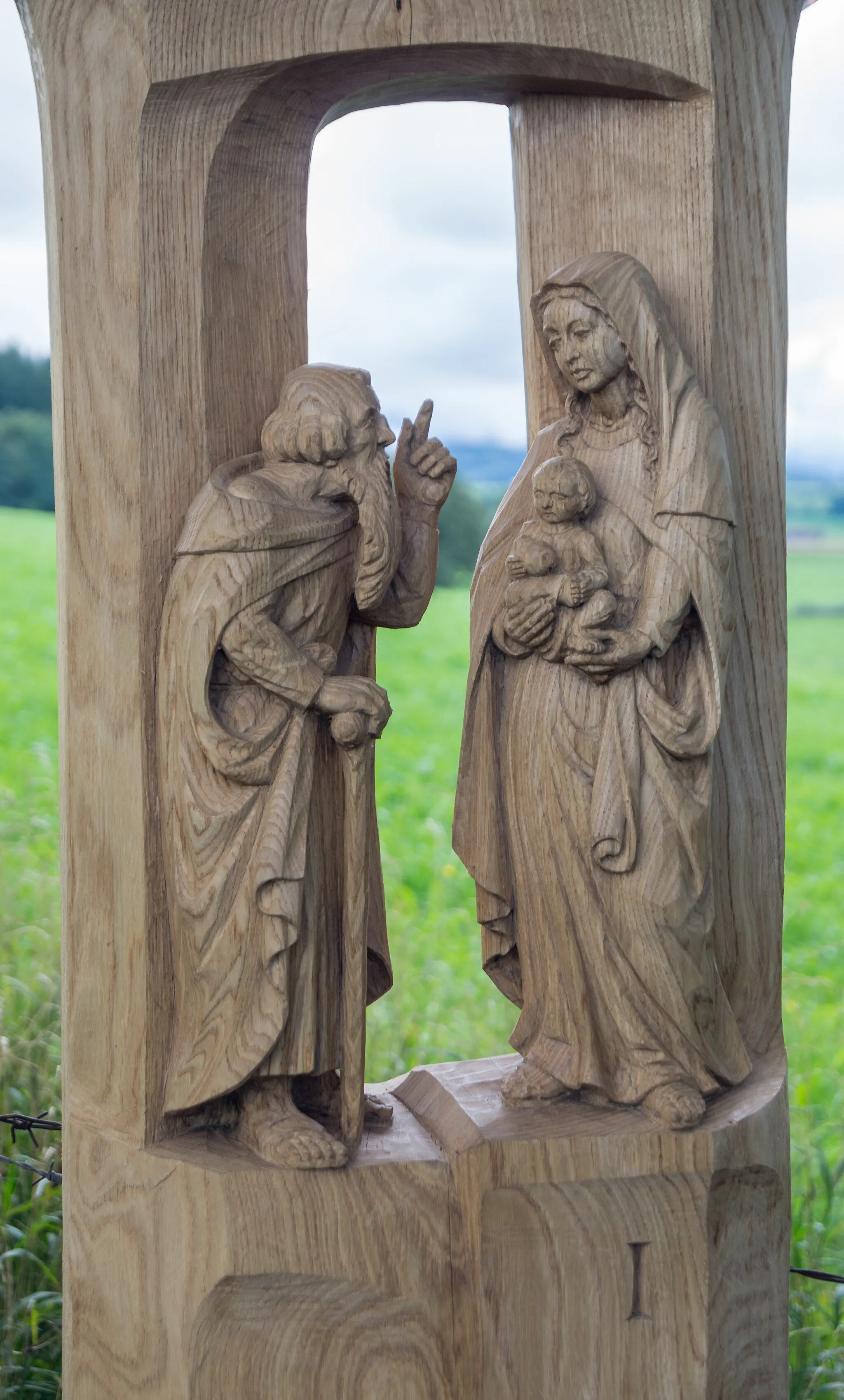Photo showing: Via Matris an der Kastanienallee zur Heuwinklkapelle bei Iffeldorf. Station I: Darstellung Jesu im Tempel mit Weissagung Simeons.