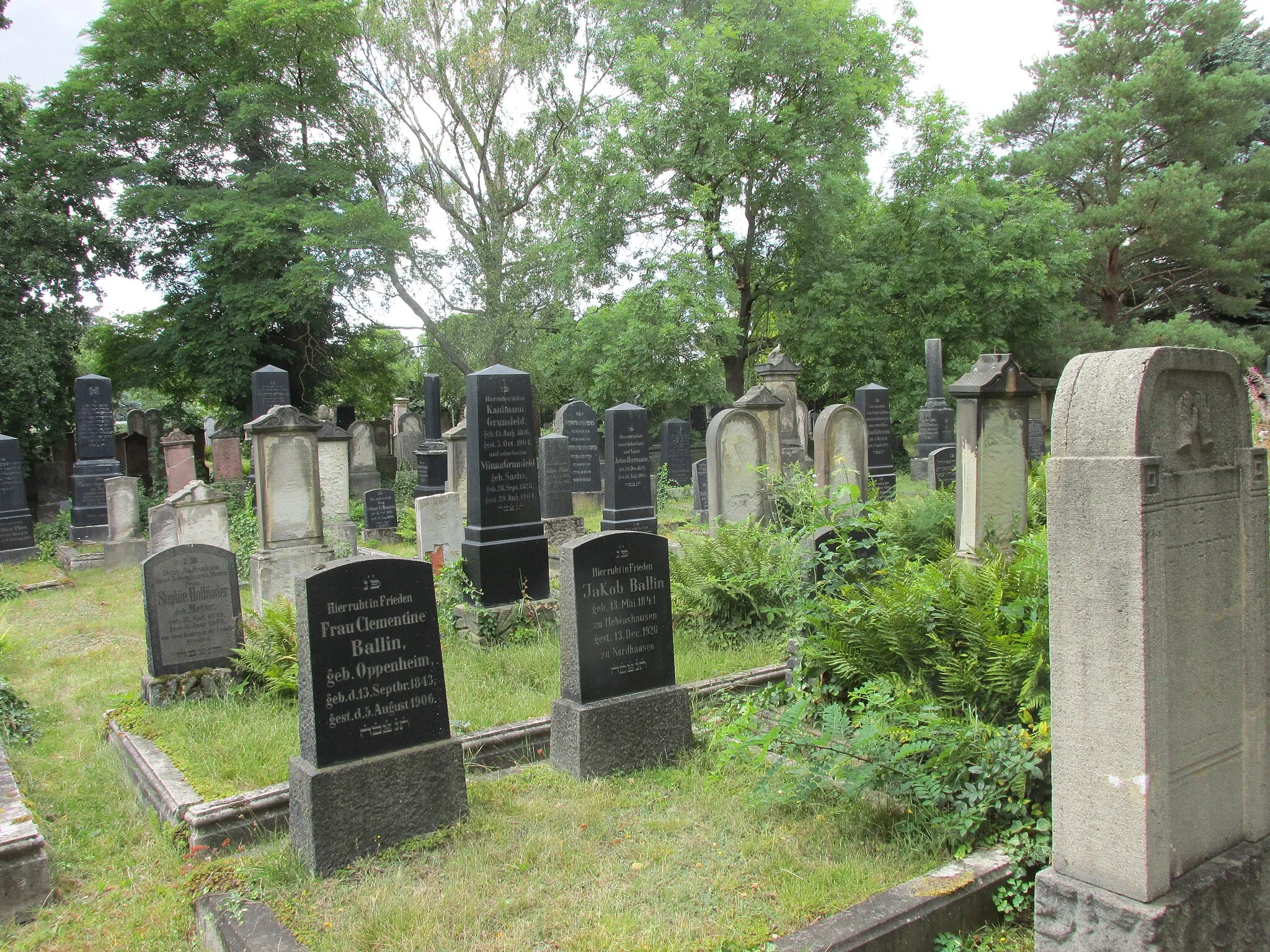 Photo showing: Grabmale auf dem jüdischen Friedhof von Nordhausen