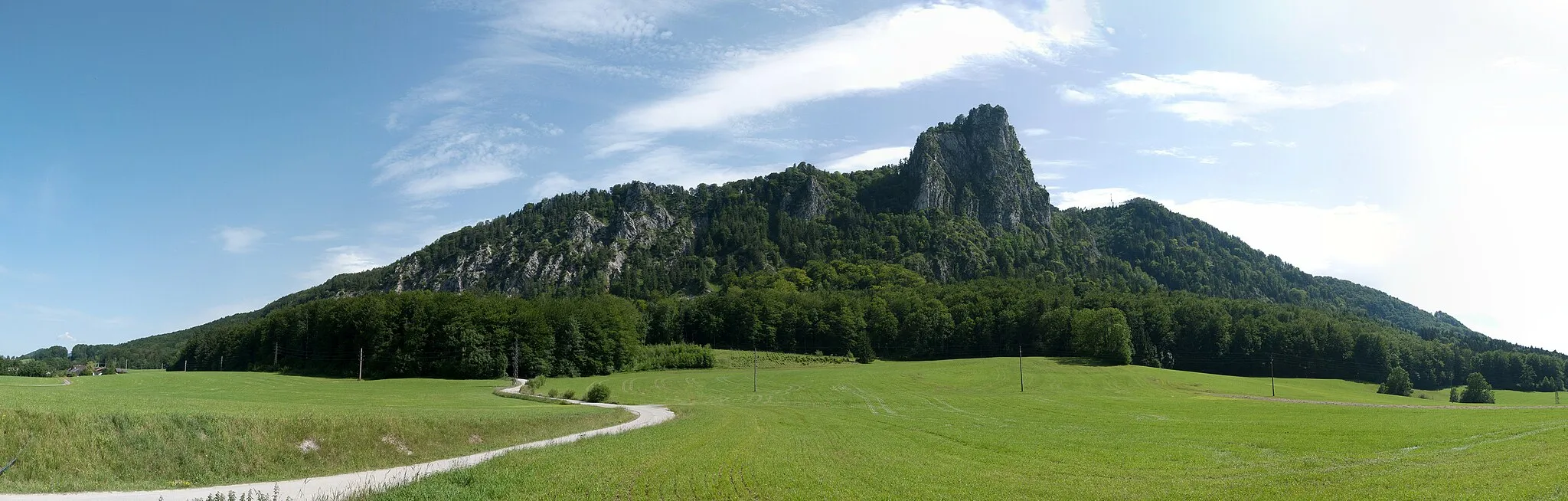 Photo showing: Ansicht von Norden (Standort: Gniglerbauer, an der Wolfgangsee-Bundesstraße)