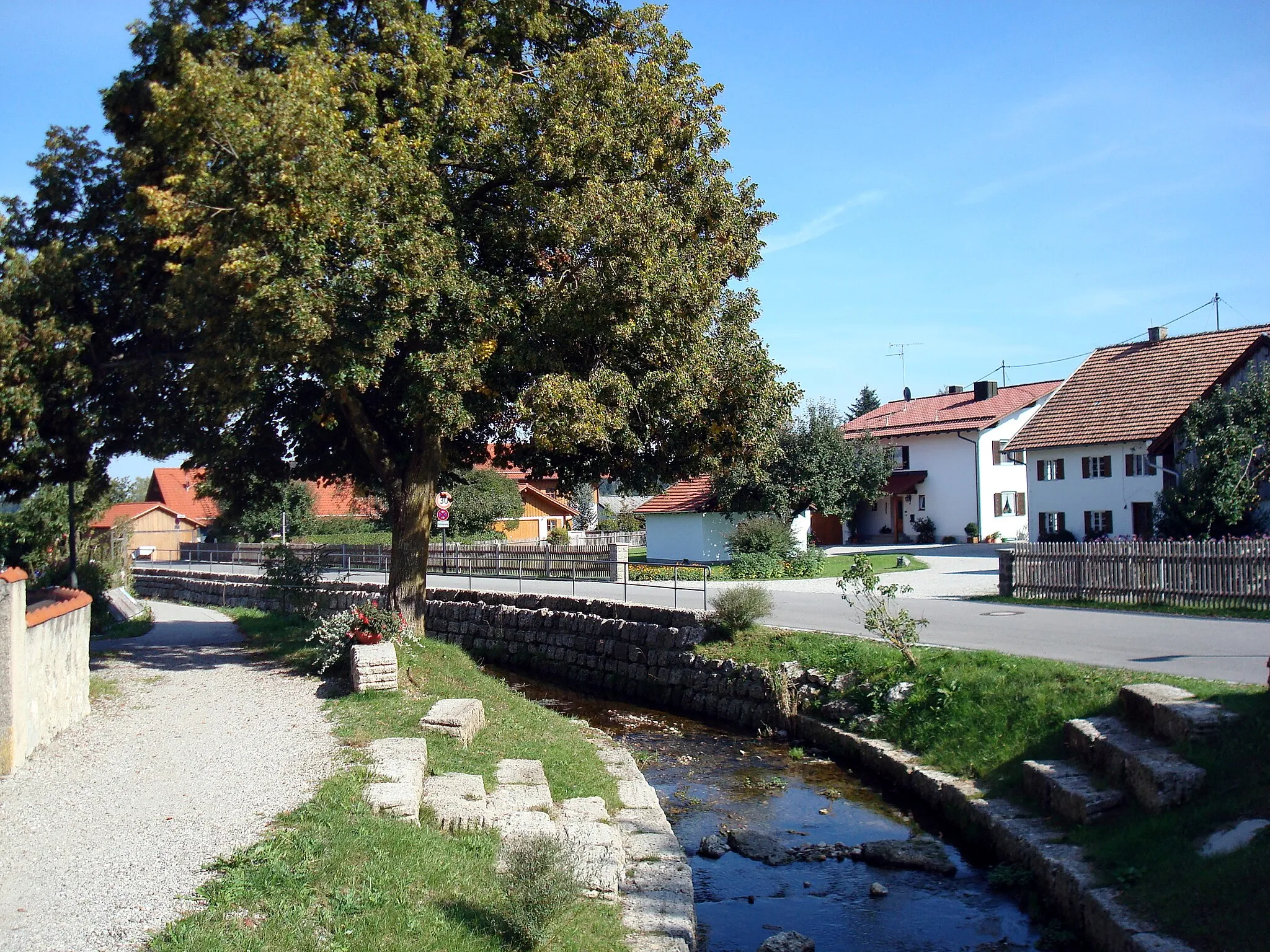 Photo showing: Pöcking, OT Aschering. Ascheringer Bach, Zufluss des Maisinger Sees.