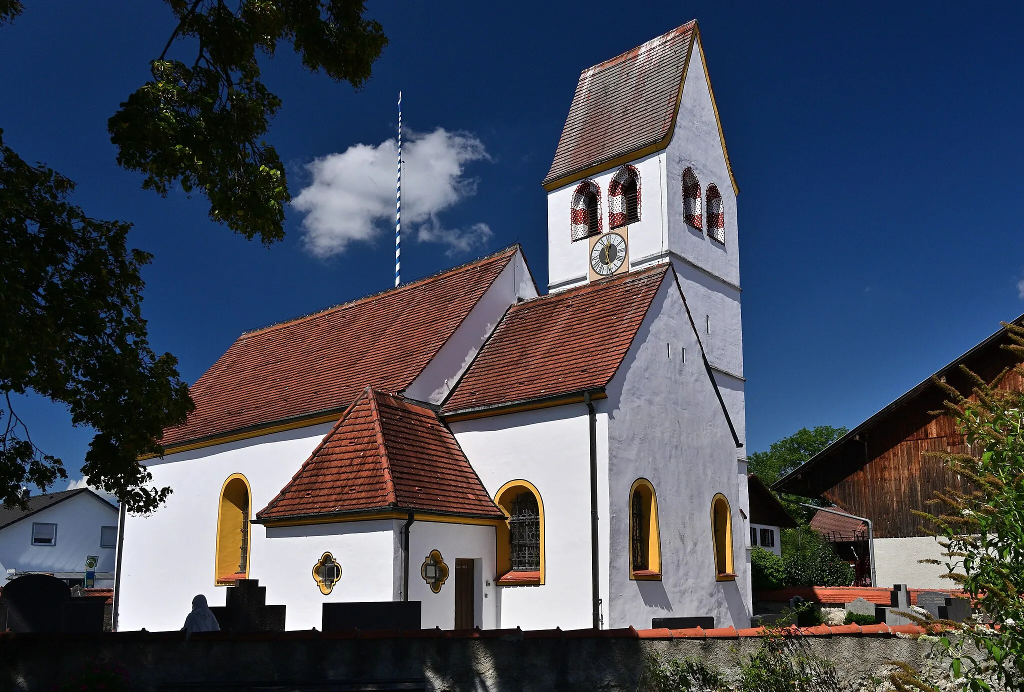 Photo showing: Kirche St. Sebastian in Aschering, Bayern im August 2022