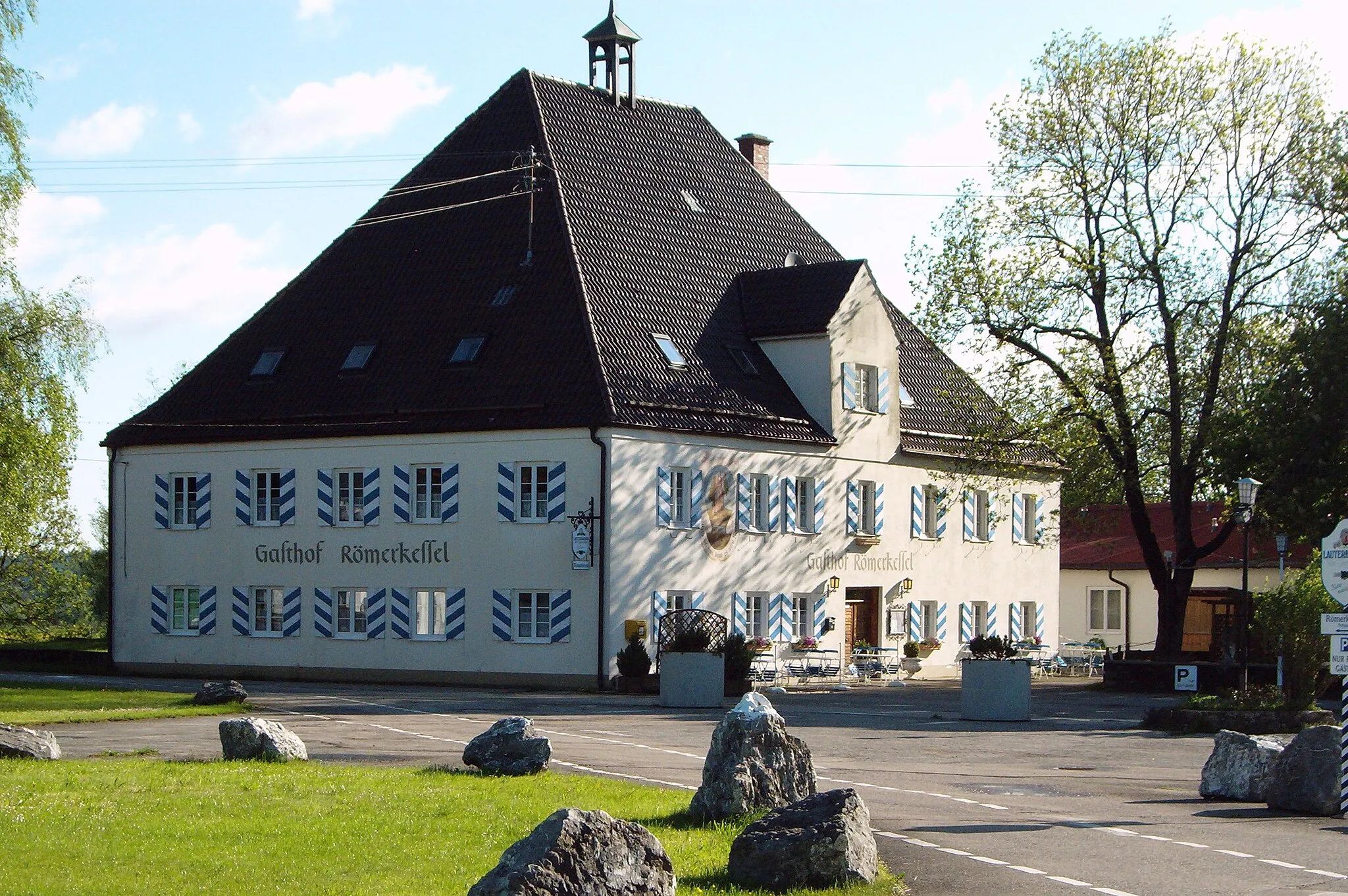 Photo showing: Römerkessel, exterior view of the Römerkessel Inn from south-west.
