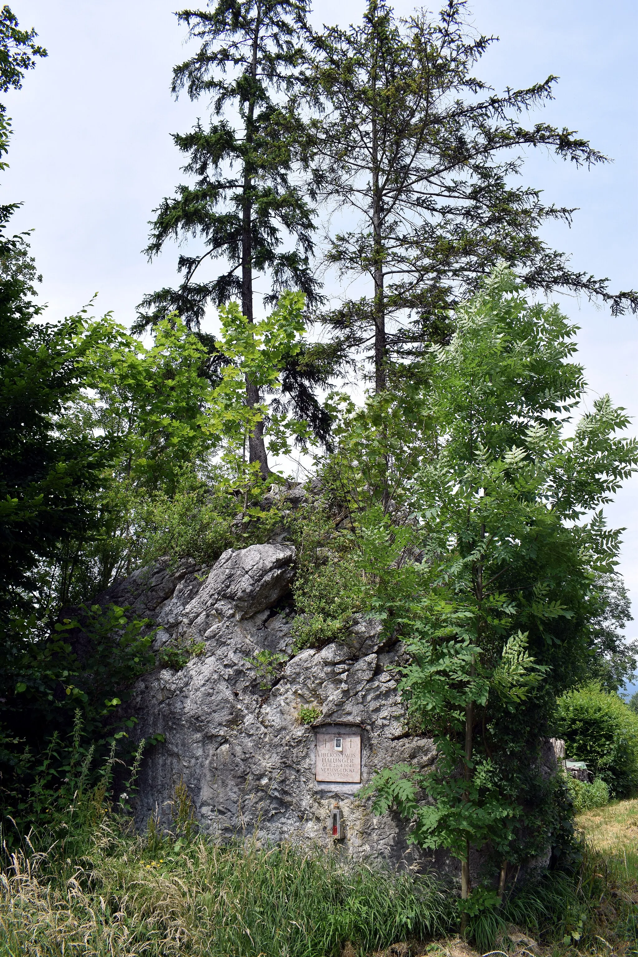 Photo showing: Westlicher der beiden Schustersteine bei Unterschönau, Gemeinde Schönau am Königssee.