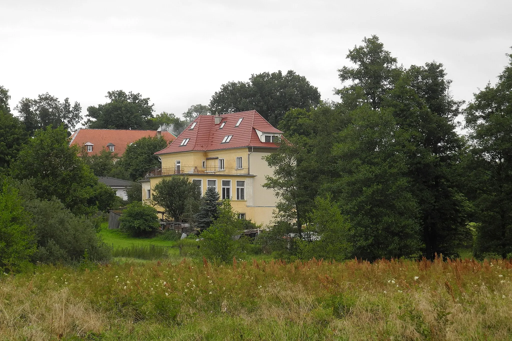 Photo showing: Blick nach Schloppenhof bei Eger – Slapany, Haus Nr. 152/27