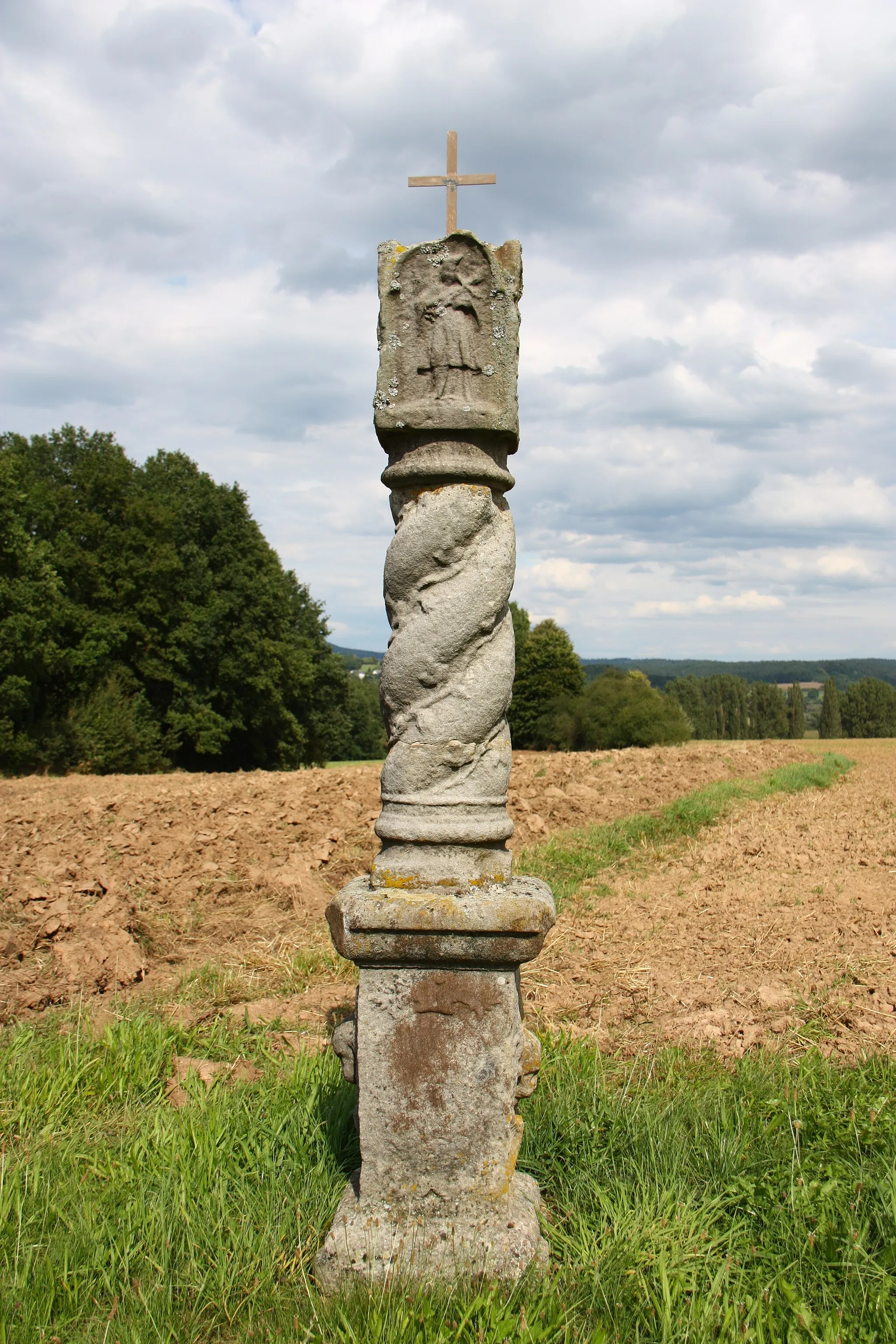 Photo showing: Sandsteinmarter an der Straße nach Altenkunstadt