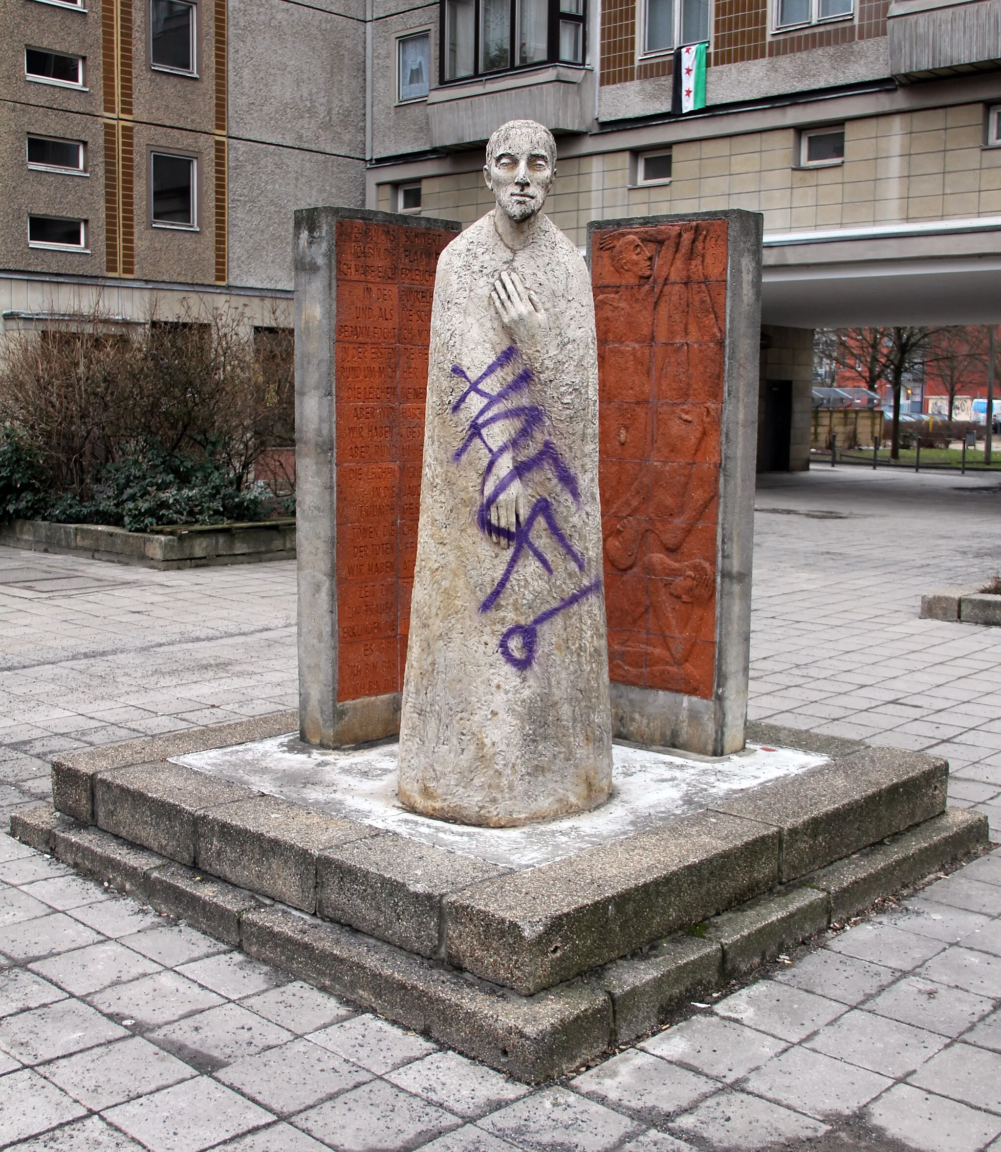 Photo showing: Statue, Heinrich Heine von Carin Kreuzberg, 1990, Heinrich-Heine-Straße/Köpenicker Straße, Berlin-Mitte, Germany