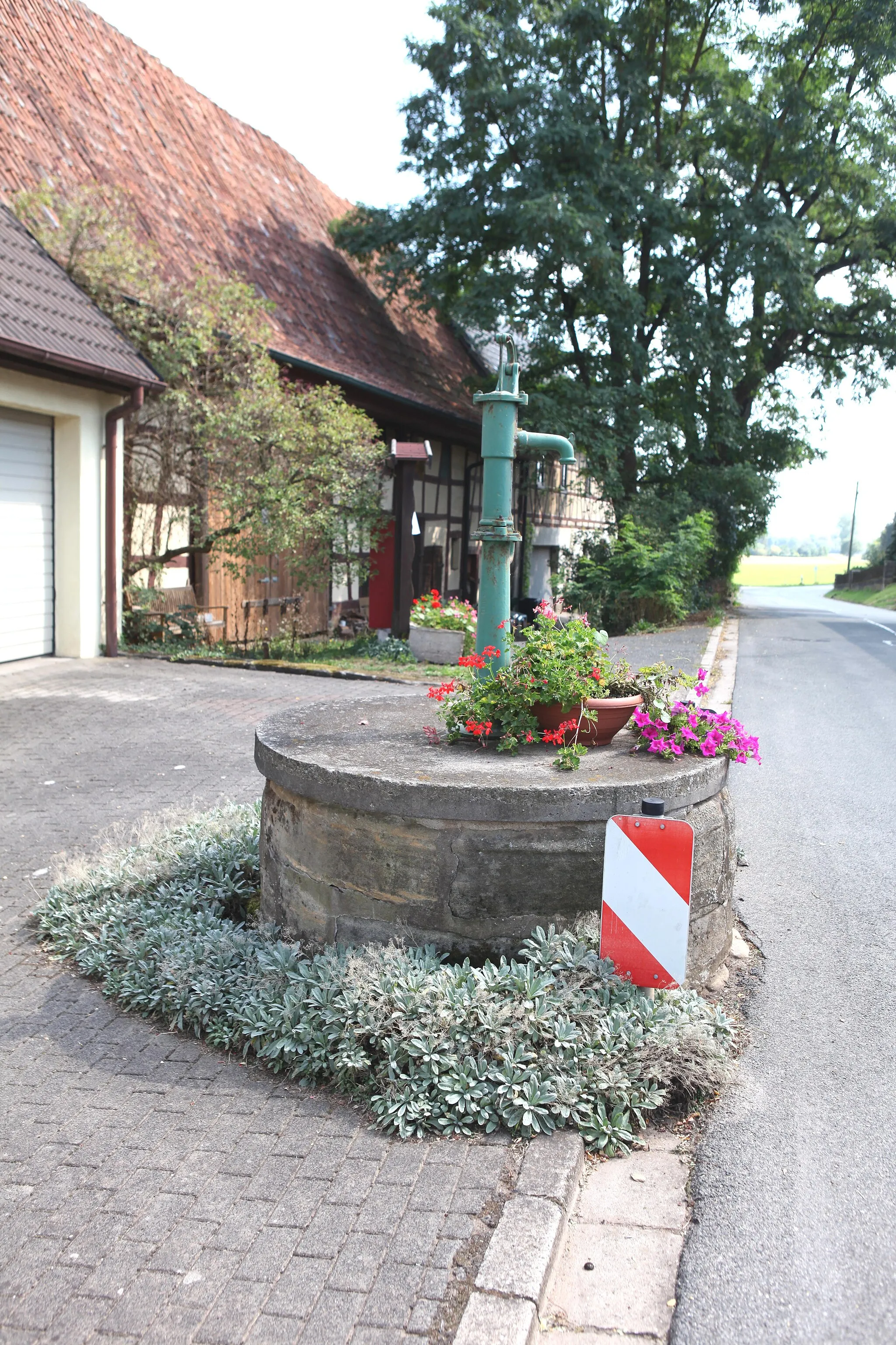 Photo showing: Setzelsdorf-Brunnen