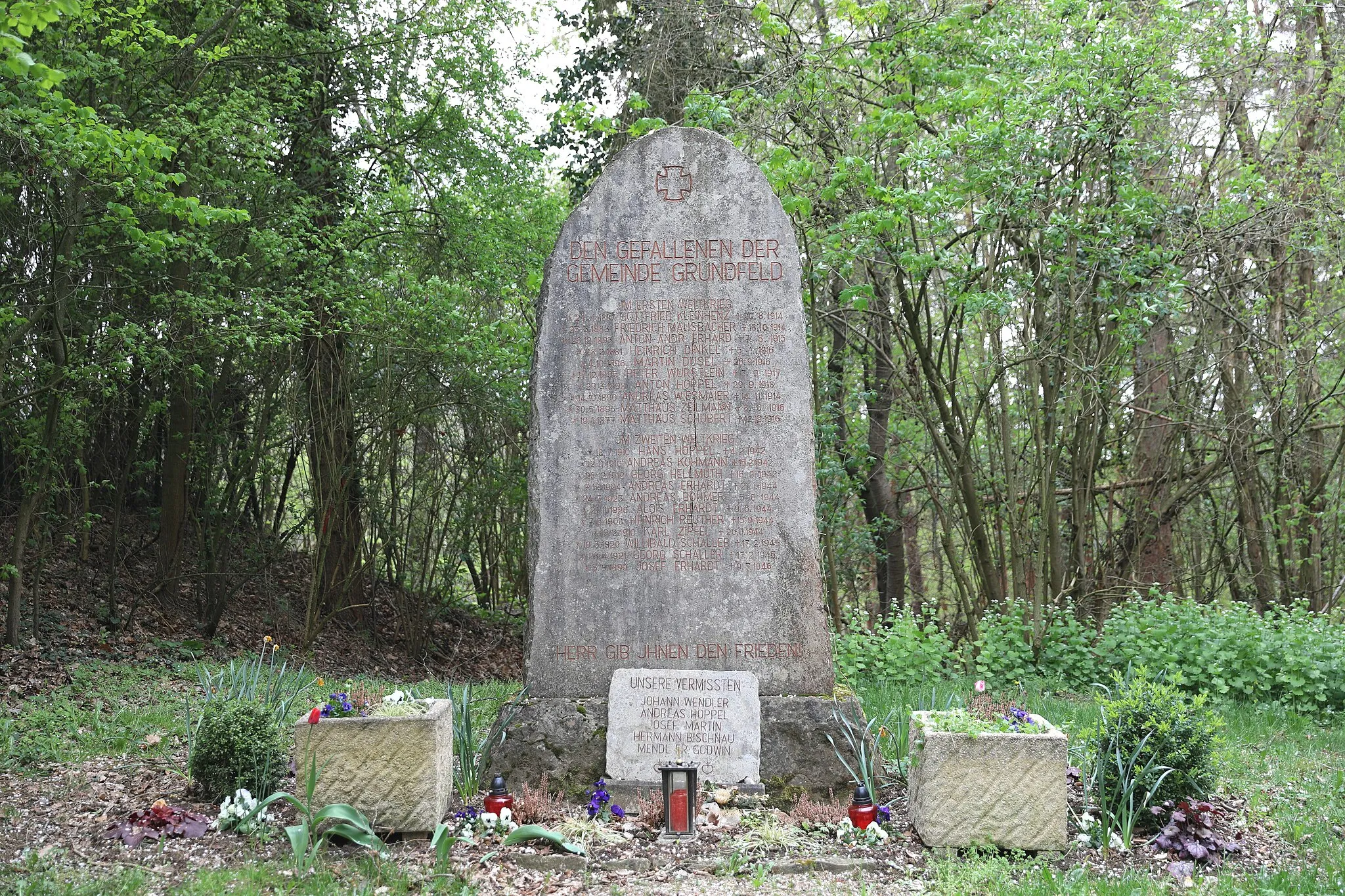 Photo showing: Kriegerdenkmal bei Grundfeld, Bad Staffelstein
