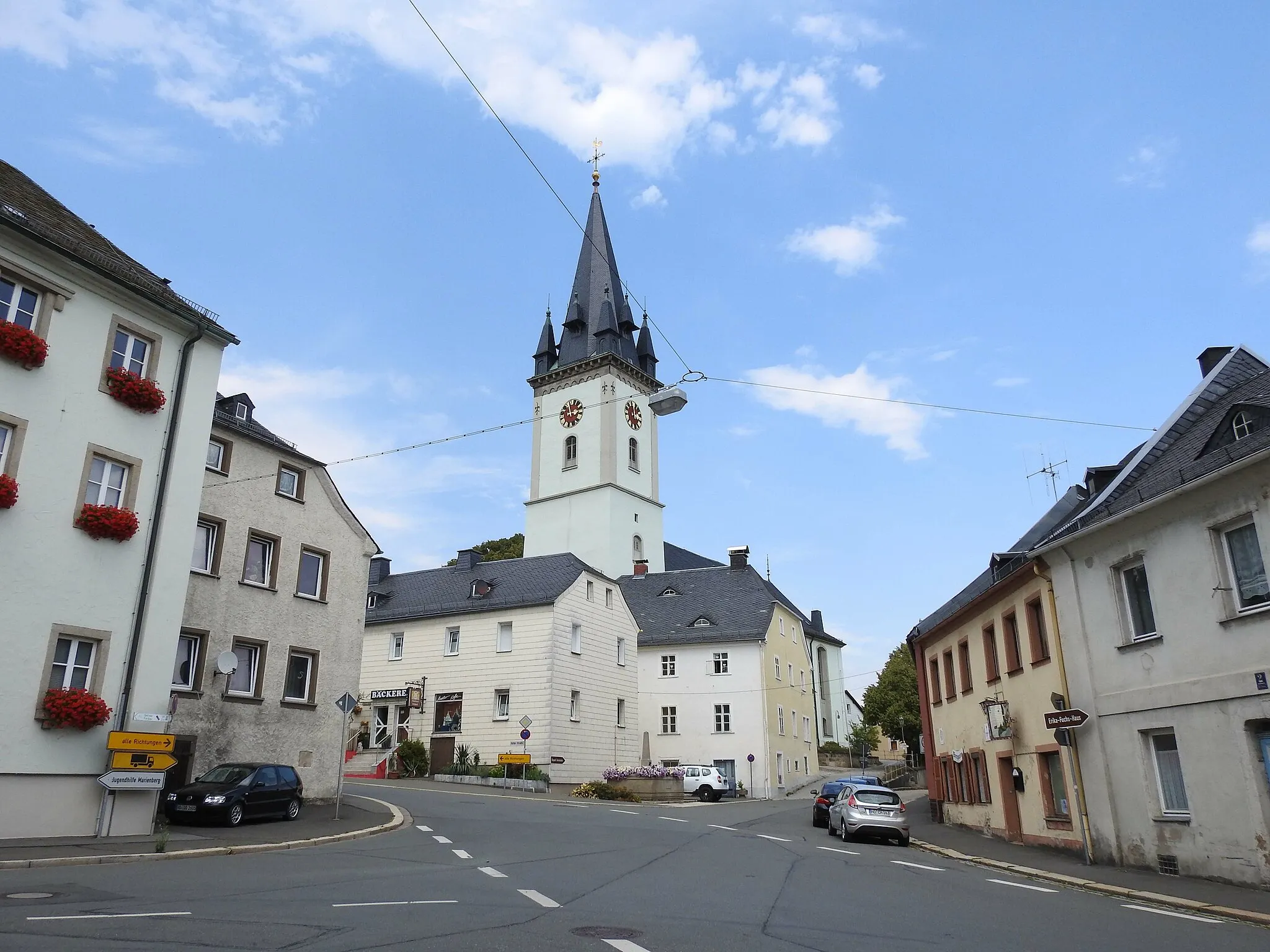 Photo showing: Marktplatz mit Stadtpfarrkirche in Schwarzenbach an der Saale