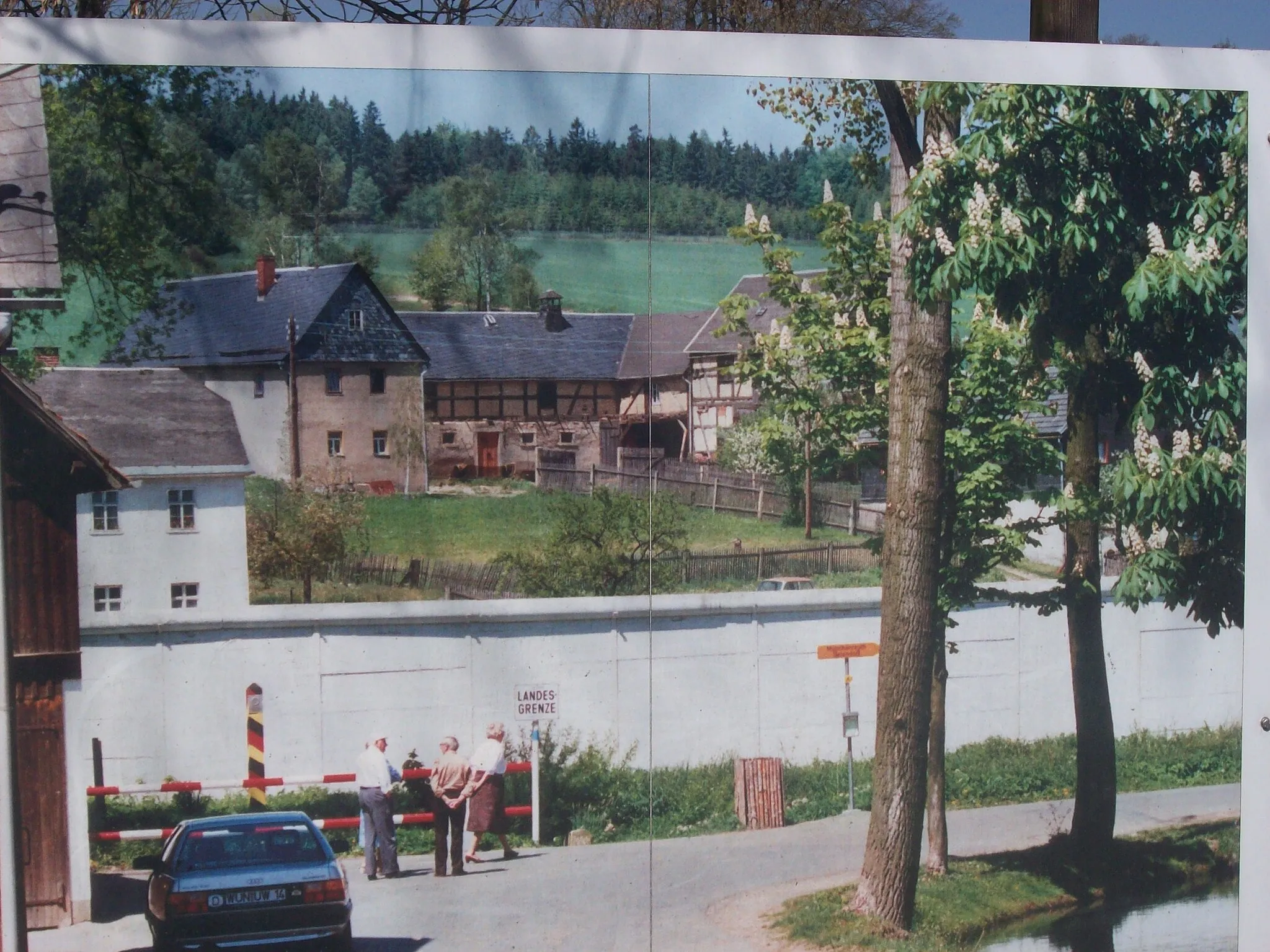 Photo showing: Mödlareuth (Germany) before 1989 - information table