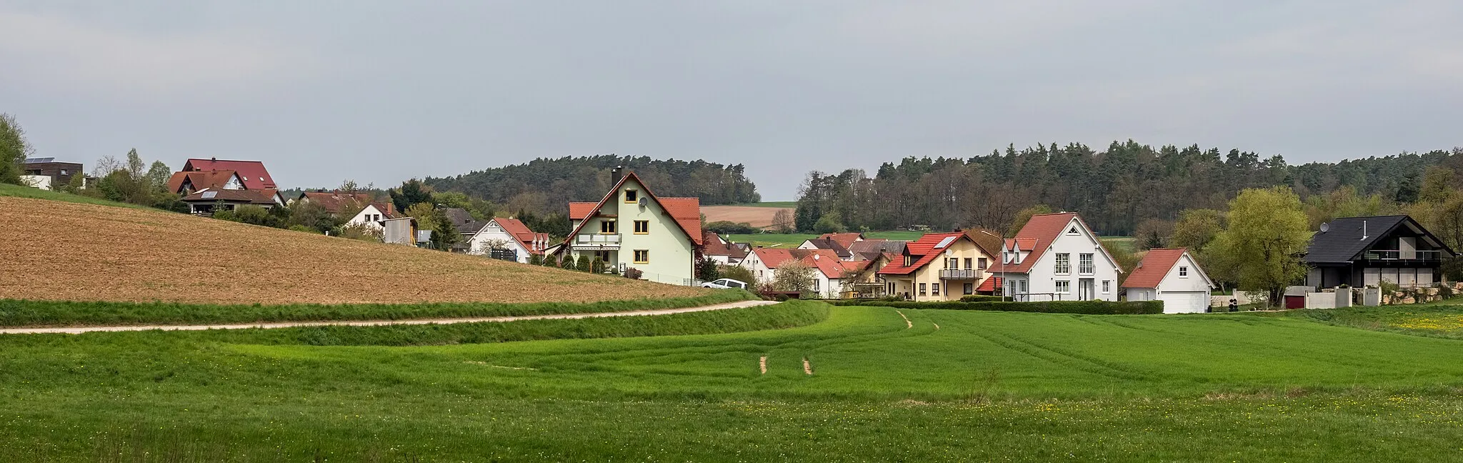 Photo showing: View of Weipelsdorf from the south