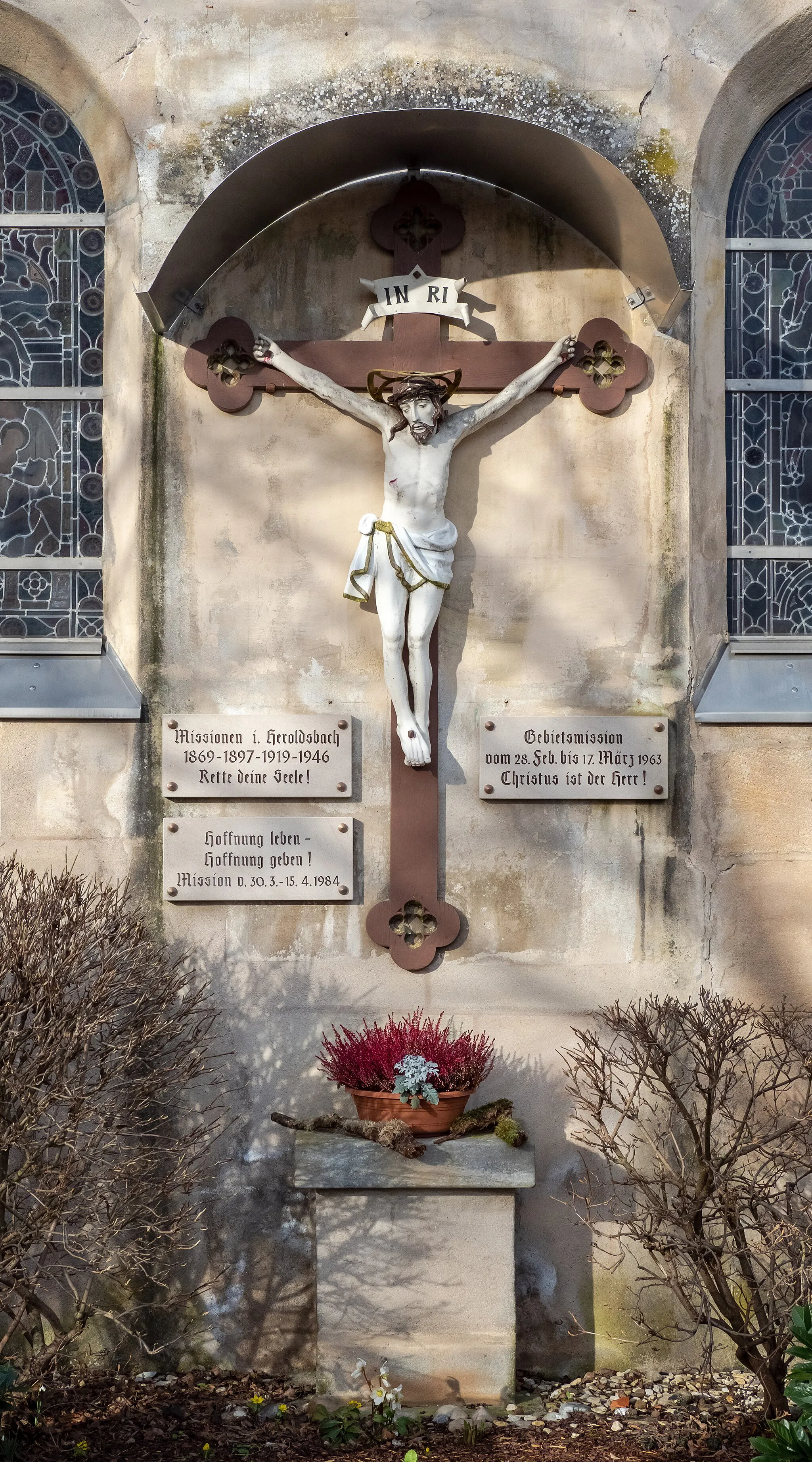 Photo showing: Crucifix at the catholic parish church St.Michael in Heroldsbach