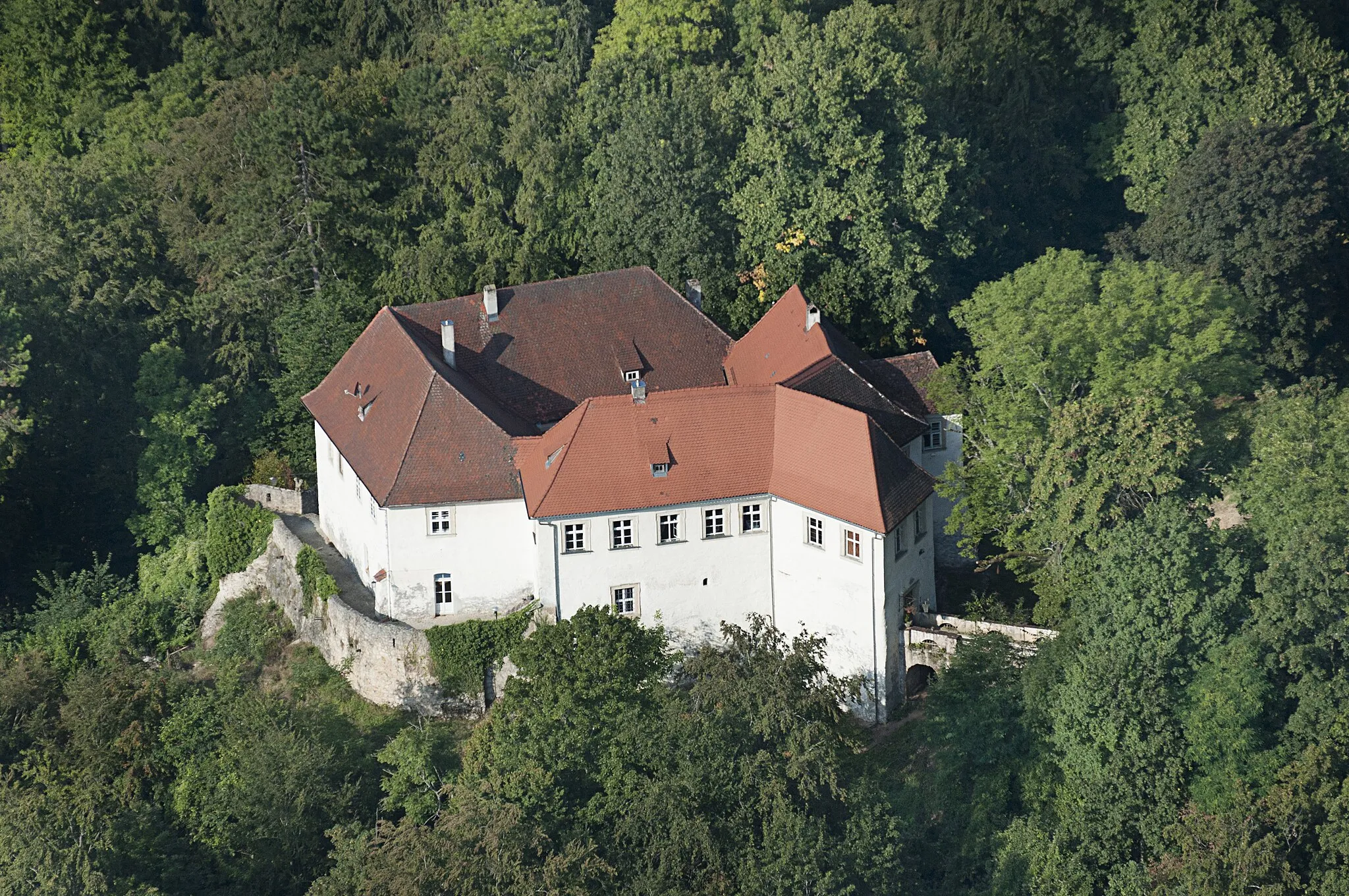 Photo showing: Schloss Hundshaupten, Luftbild vom September 2016