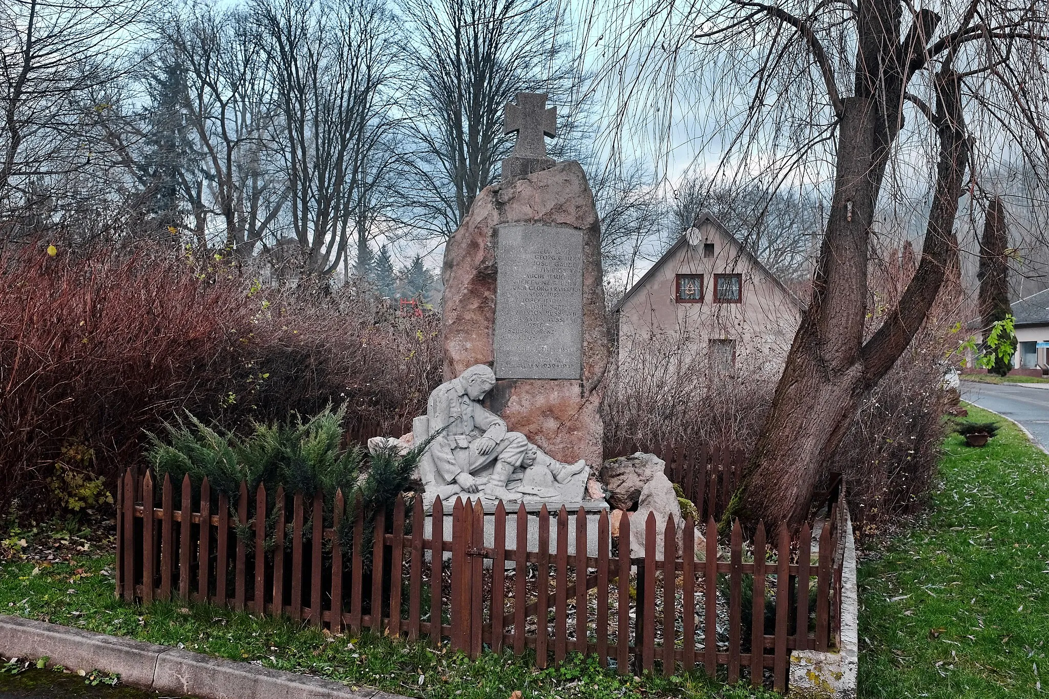 Photo showing: Dasnice, pomník obětem 1. sv. války, okres Sokolov