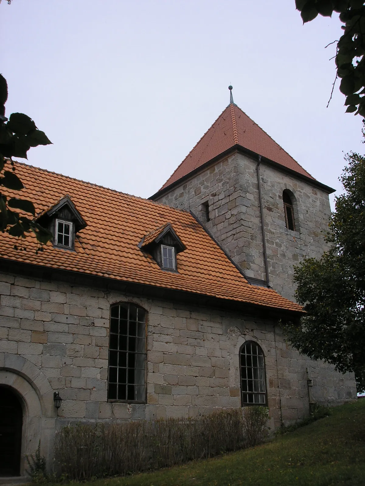 Photo showing: Die Friedhofskirche St. Andreas in Ummerstadt (Thüringen).