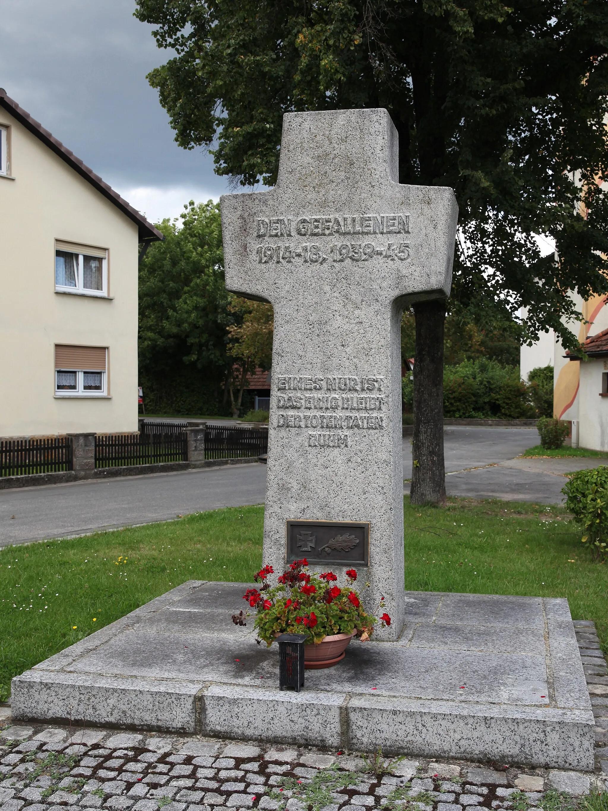 Photo showing: Kriegerdenkmal in Unterlangenstadt