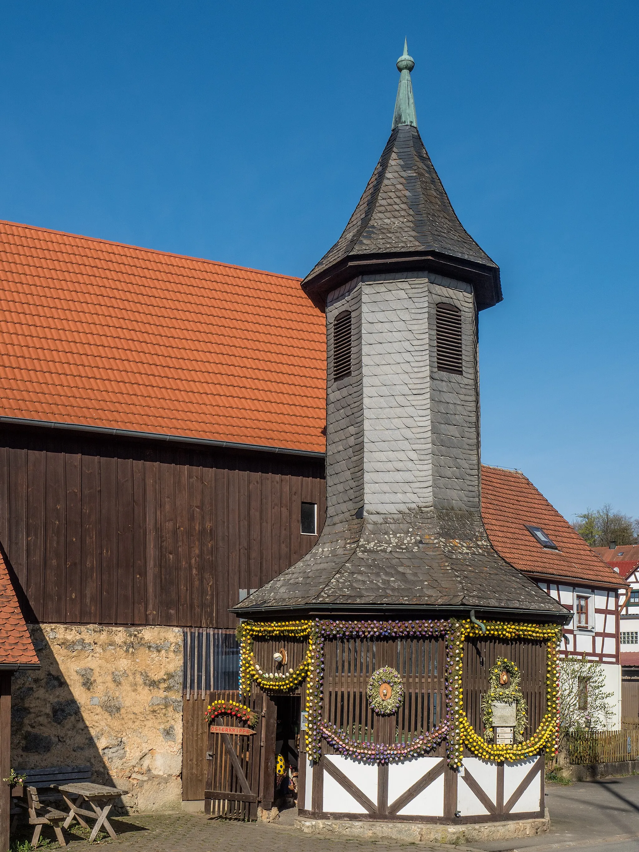 Photo showing: Easter fountain Birkenreuth-2015