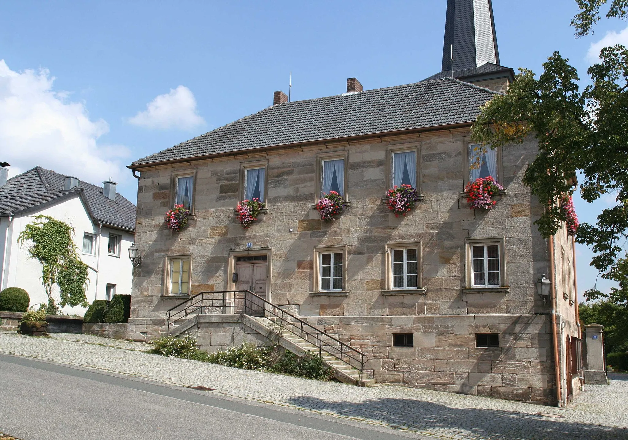 Photo showing: Ehemaliges Schulhaus Marktgraitz im Landkreis Lichtenfels in Bayern