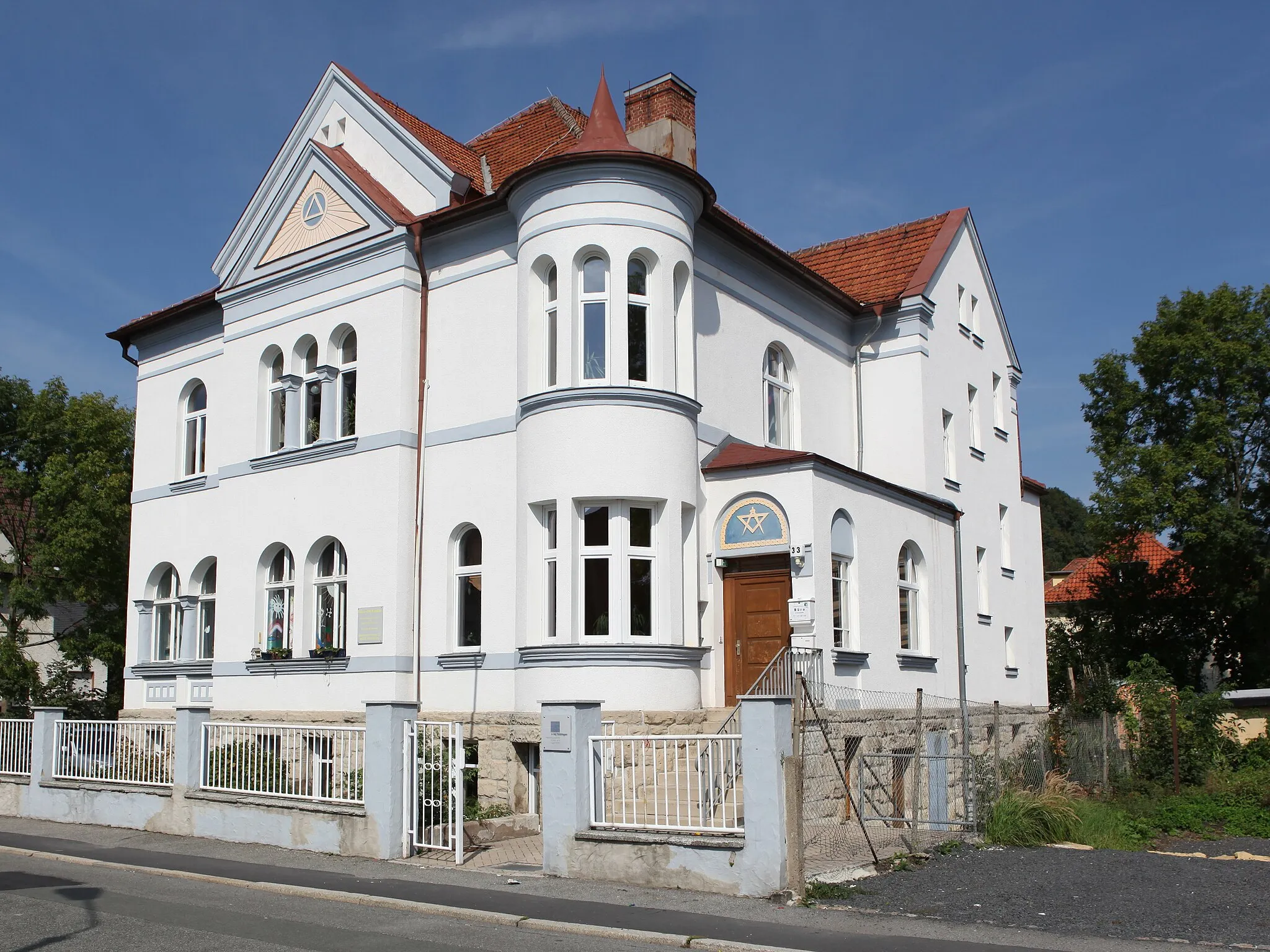 Photo showing: Logenhaus der Freimaurerloge Johannes zur aufgehenden Sonne , Massivbau mit Walmdach, 1912/13, von Karl Mader, Sonneberg, Bismarckstraße 33