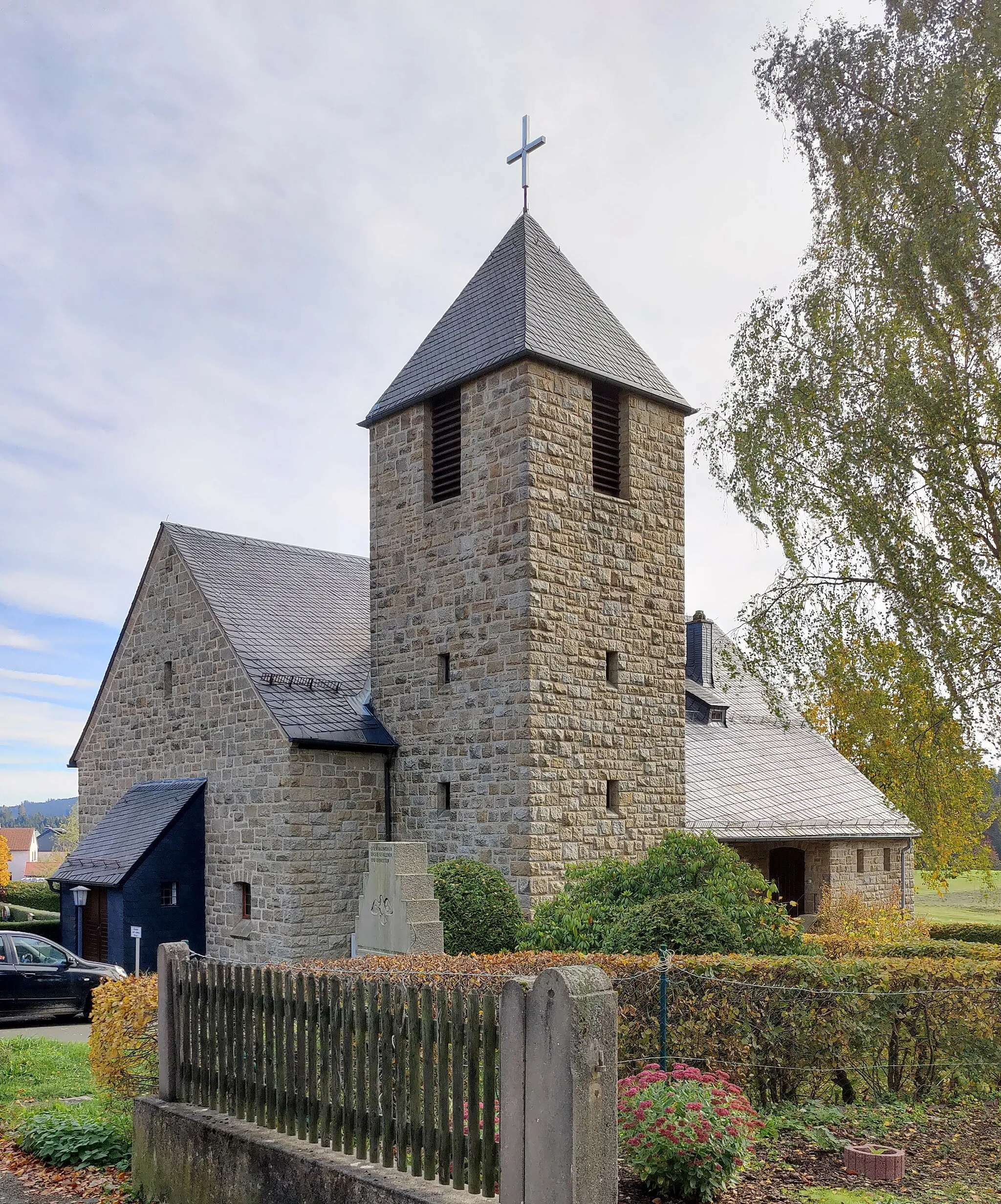 Photo showing: Evangelisch-lutherische Martin-Luther-Kirche Lippertsgrün, Gemeinde Naila, Oberfranken, Bayern, Deutschland