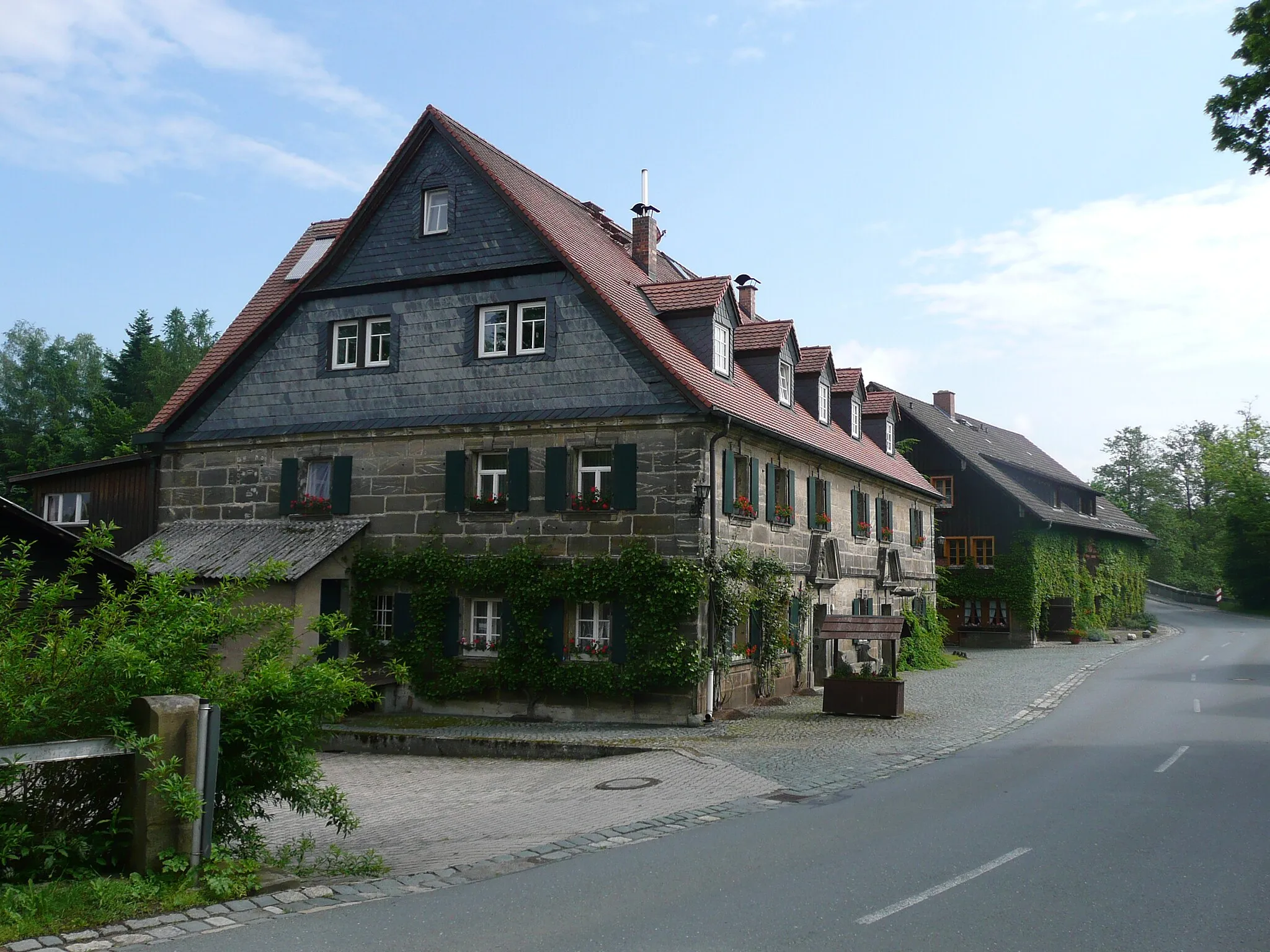 Photo showing: Die ehemalige Mühle in Altdrossenfeld (D-4-77-142-17)
