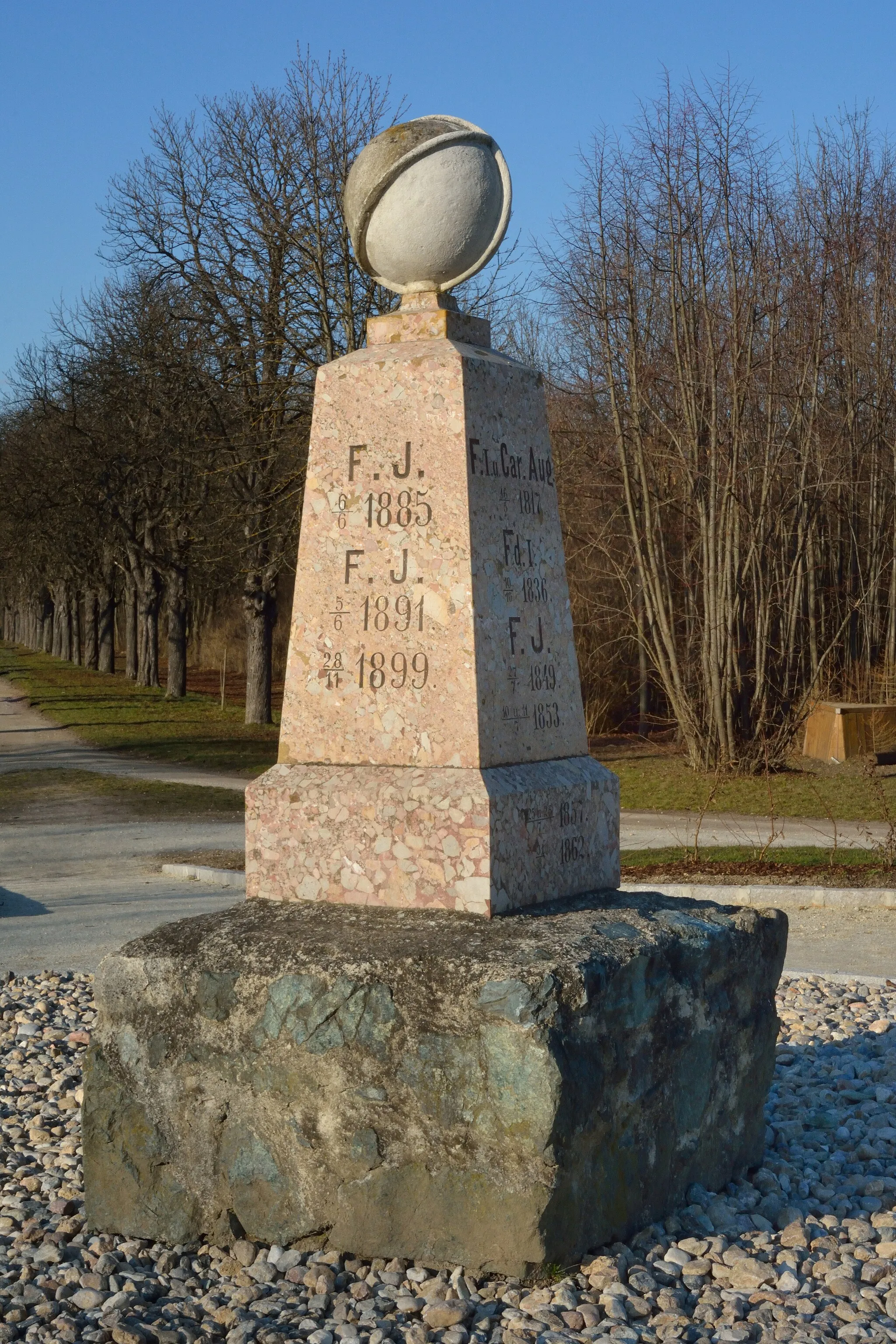 Photo showing: Monument memorizing the engagement of empress Maria Theresia at the so called Rosenhügel, Akademiepark Wiener Neustadt, Lower Austria