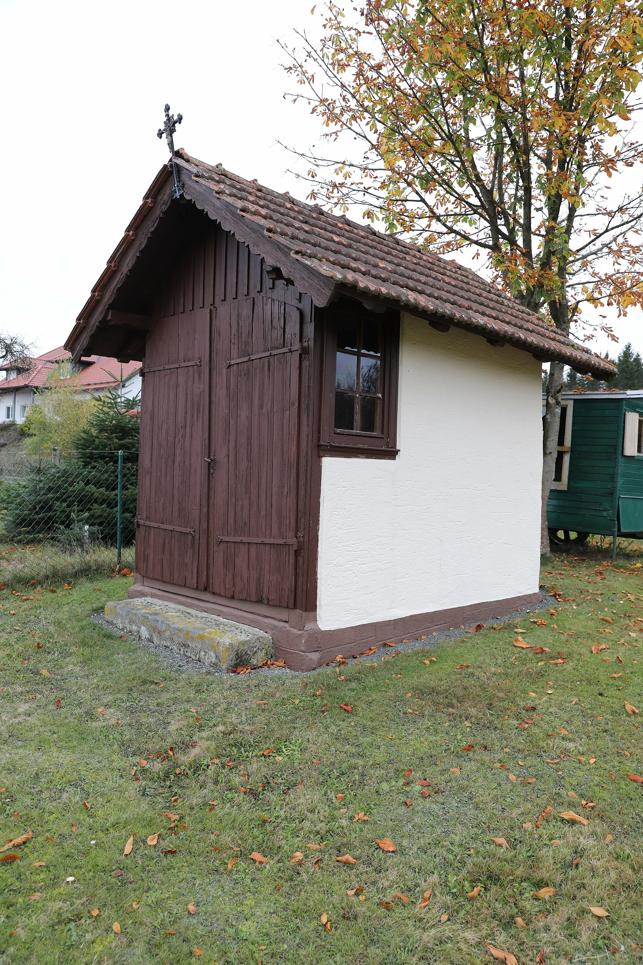 Photo showing: Wegkapelle am Ortsrand von Trebesberg