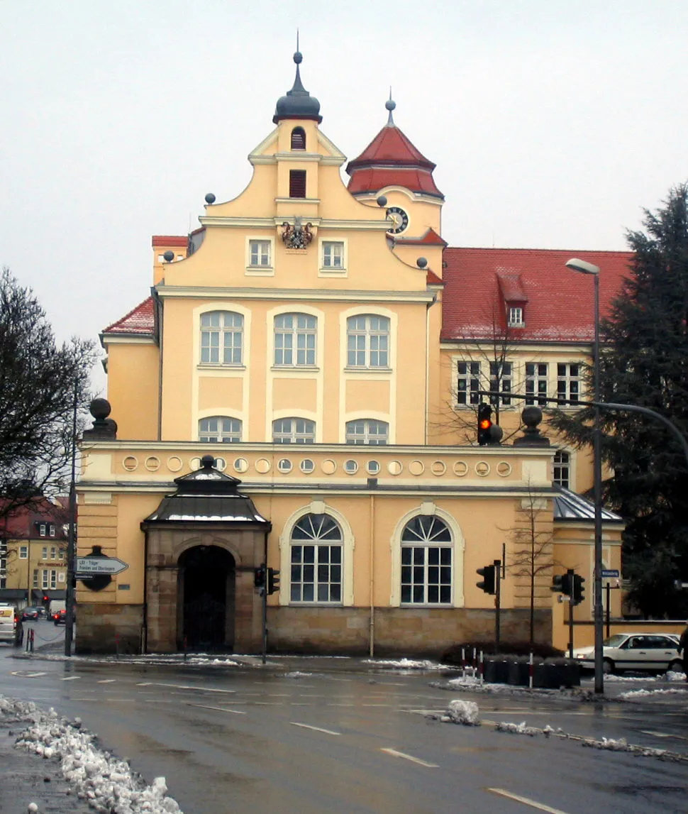 Photo showing: Southern front of the Richard-Wagner-Gymnasium in Bayreuth