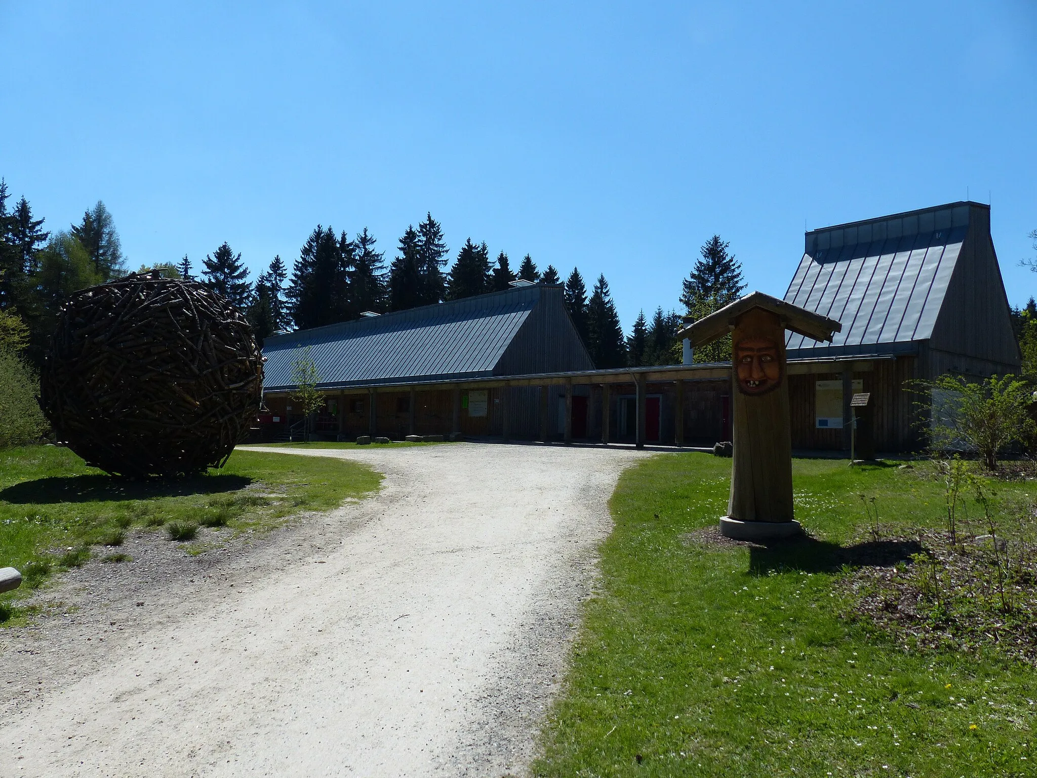 Photo showing: Wildpark Waldhaus Mehlmeisel: Eingang zum Park, Infozentrum