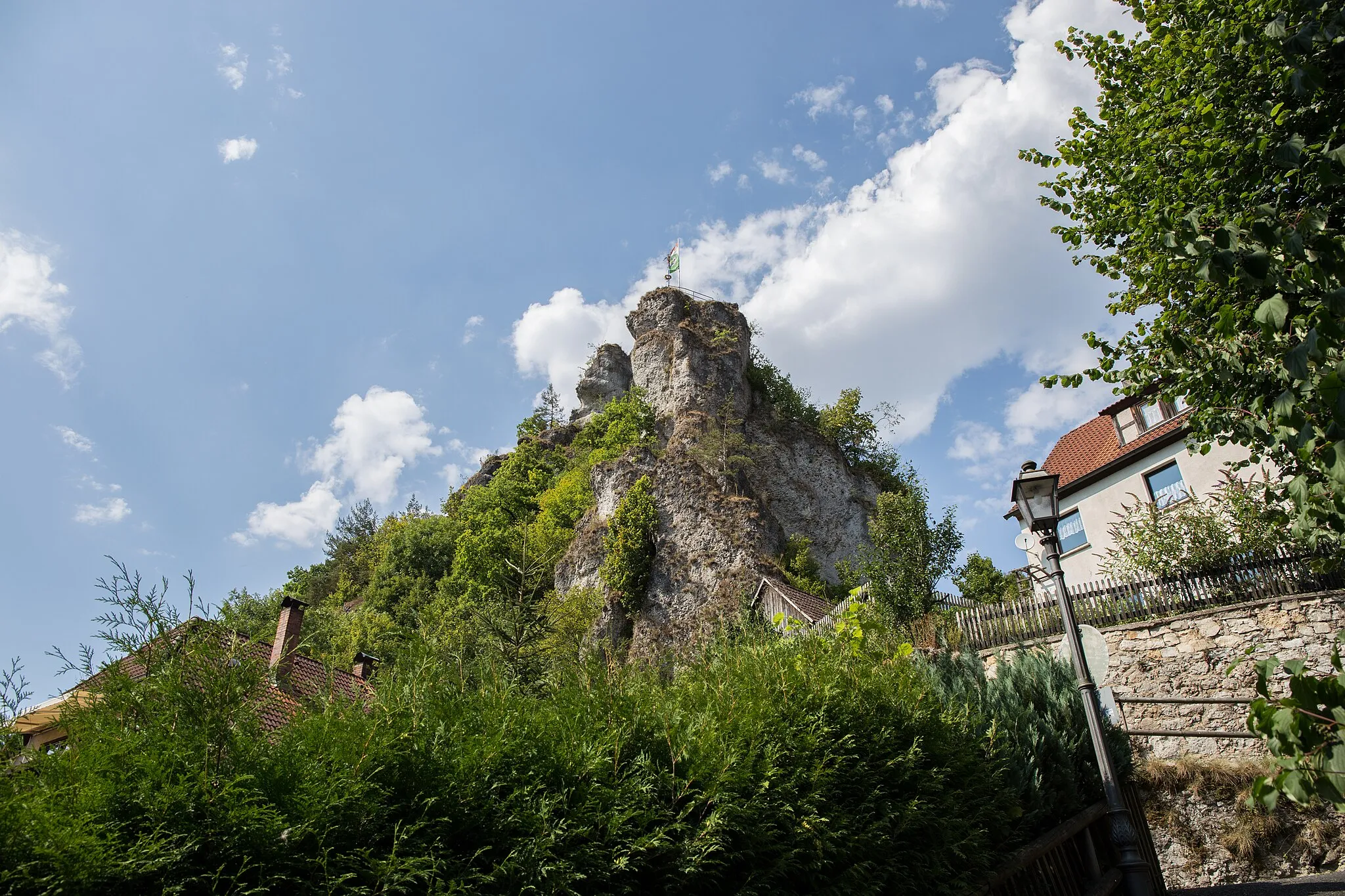 Photo showing: Felsturm der Burg Oberntüchersfeld.