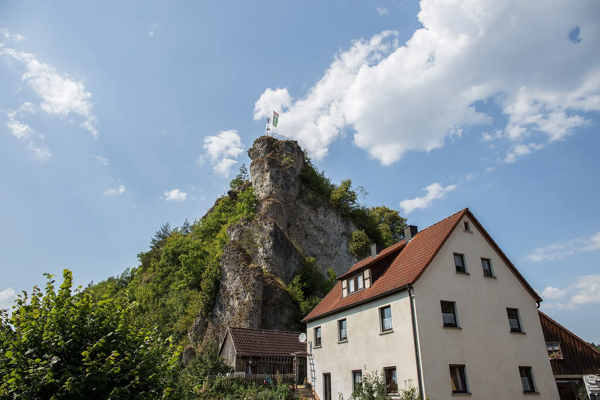 Photo showing: Felsturm der Burg Oberntüchersfeld.